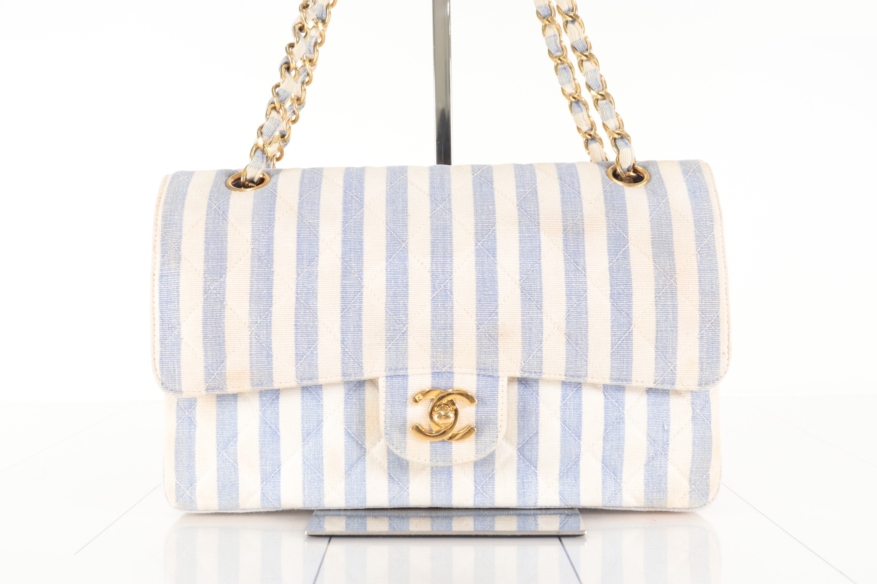 Double flap 25 canvas chain shoulder bag, blue/white, item number 3.
