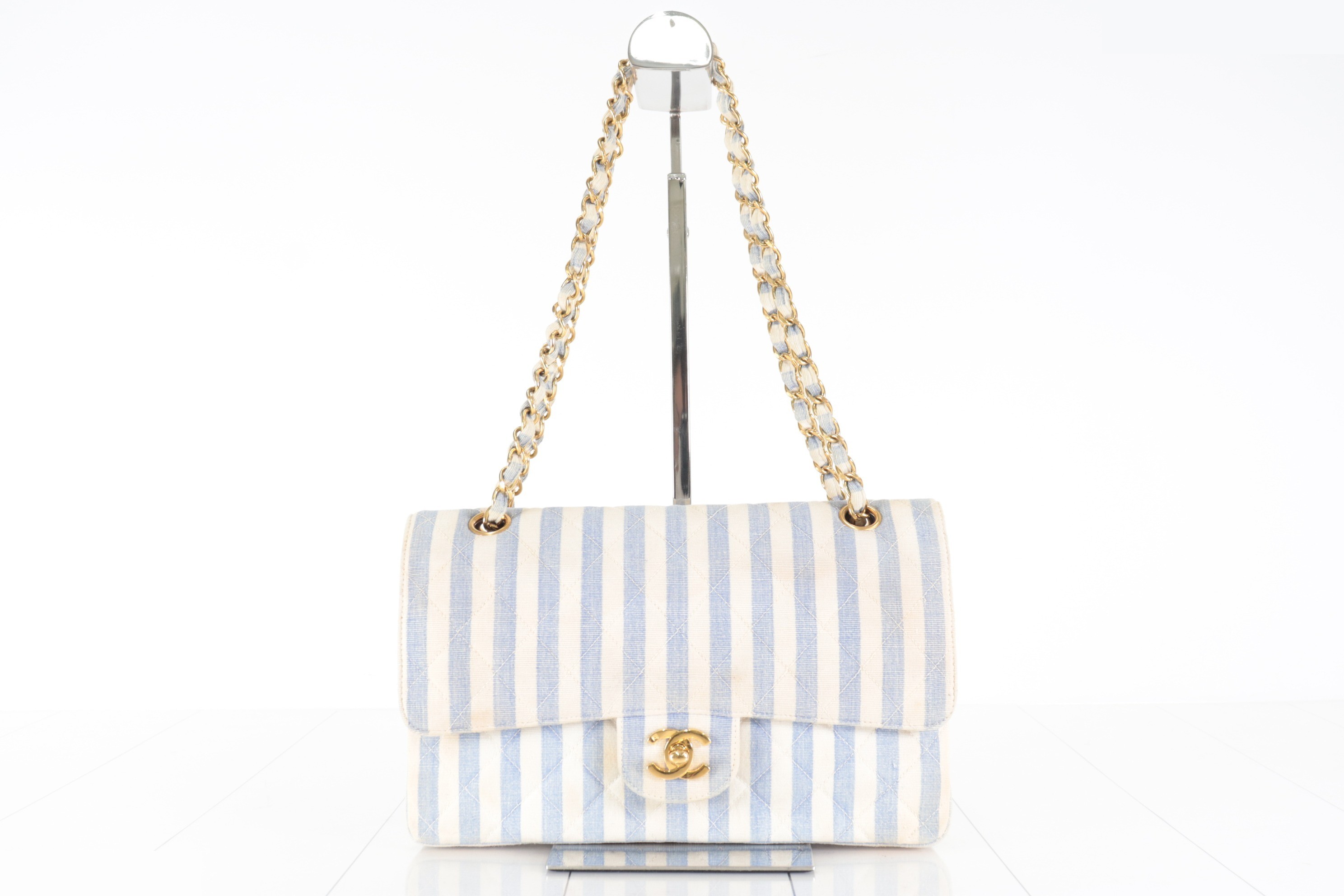 Double flap 25 canvas chain shoulder bag, blue/white, item number 3. — view 2