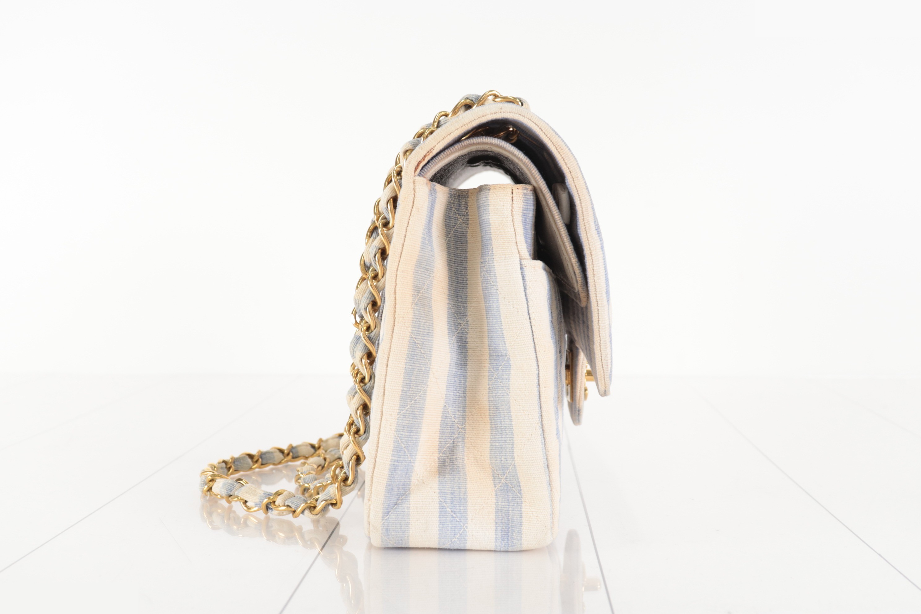 Double flap 25 canvas chain shoulder bag, blue/white, item number 3. — view 4