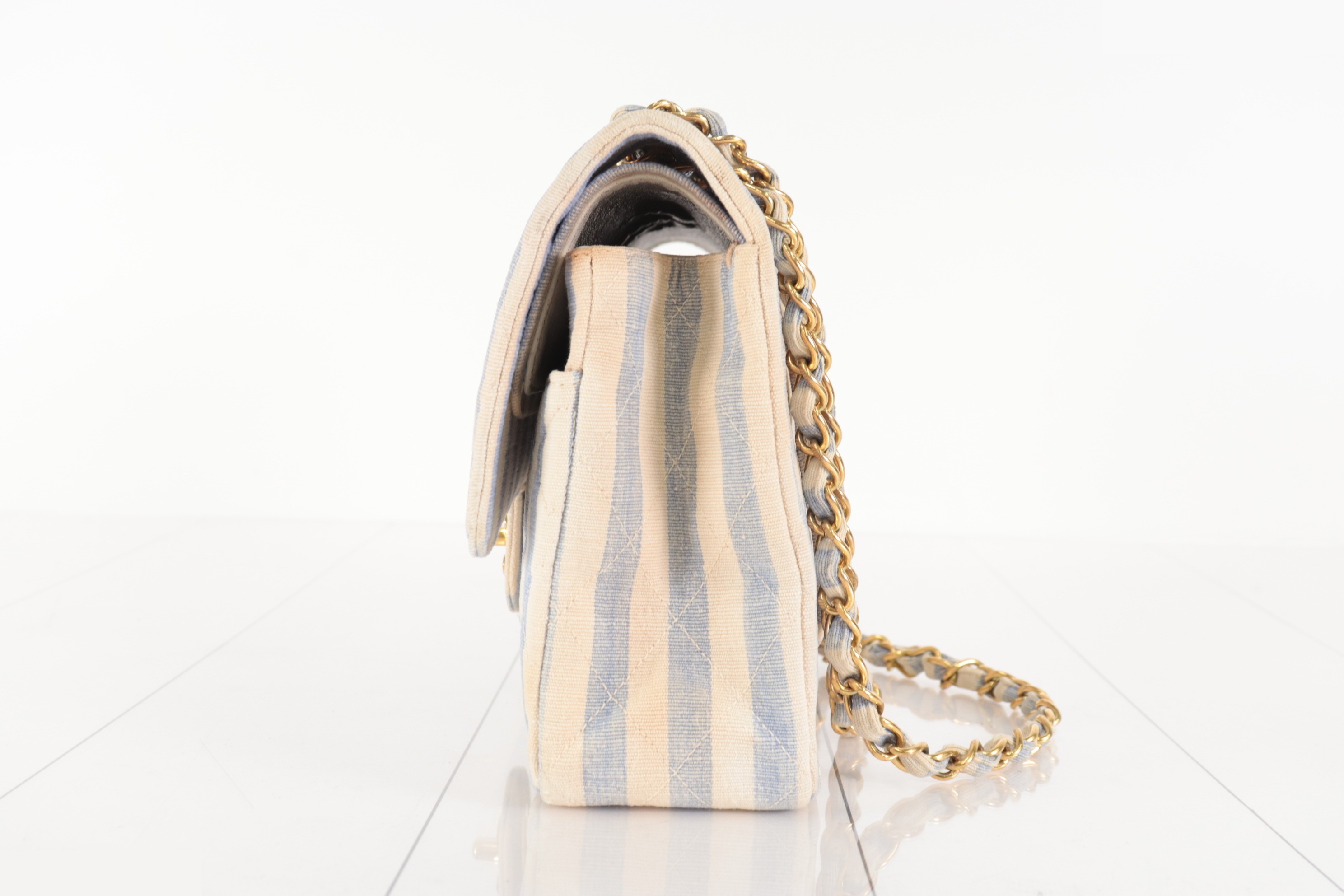 Double flap 25 canvas chain shoulder bag, blue/white, item number 3. — view 5