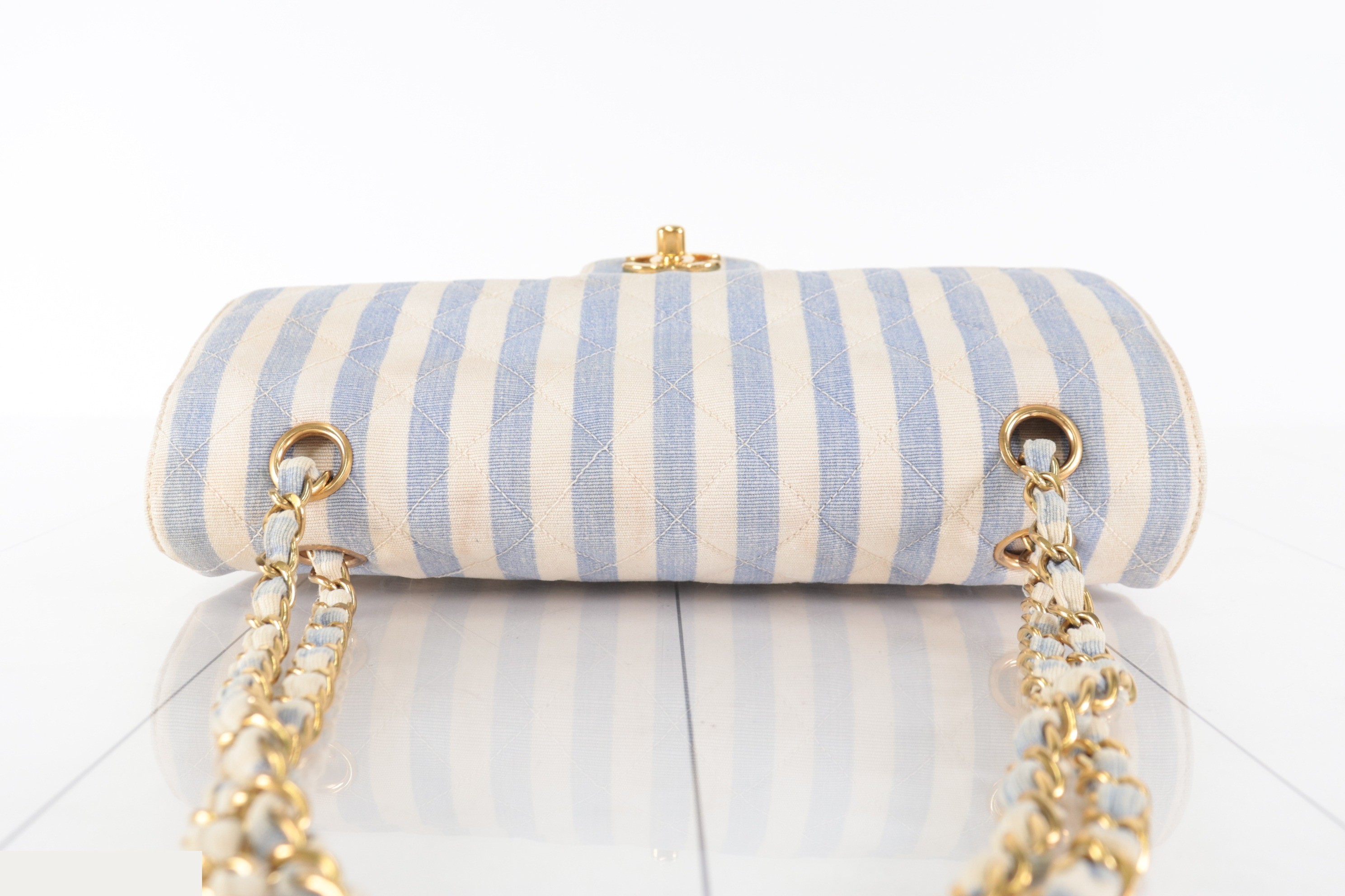 Double flap 25 canvas chain shoulder bag, blue/white, item number 3. — view 6