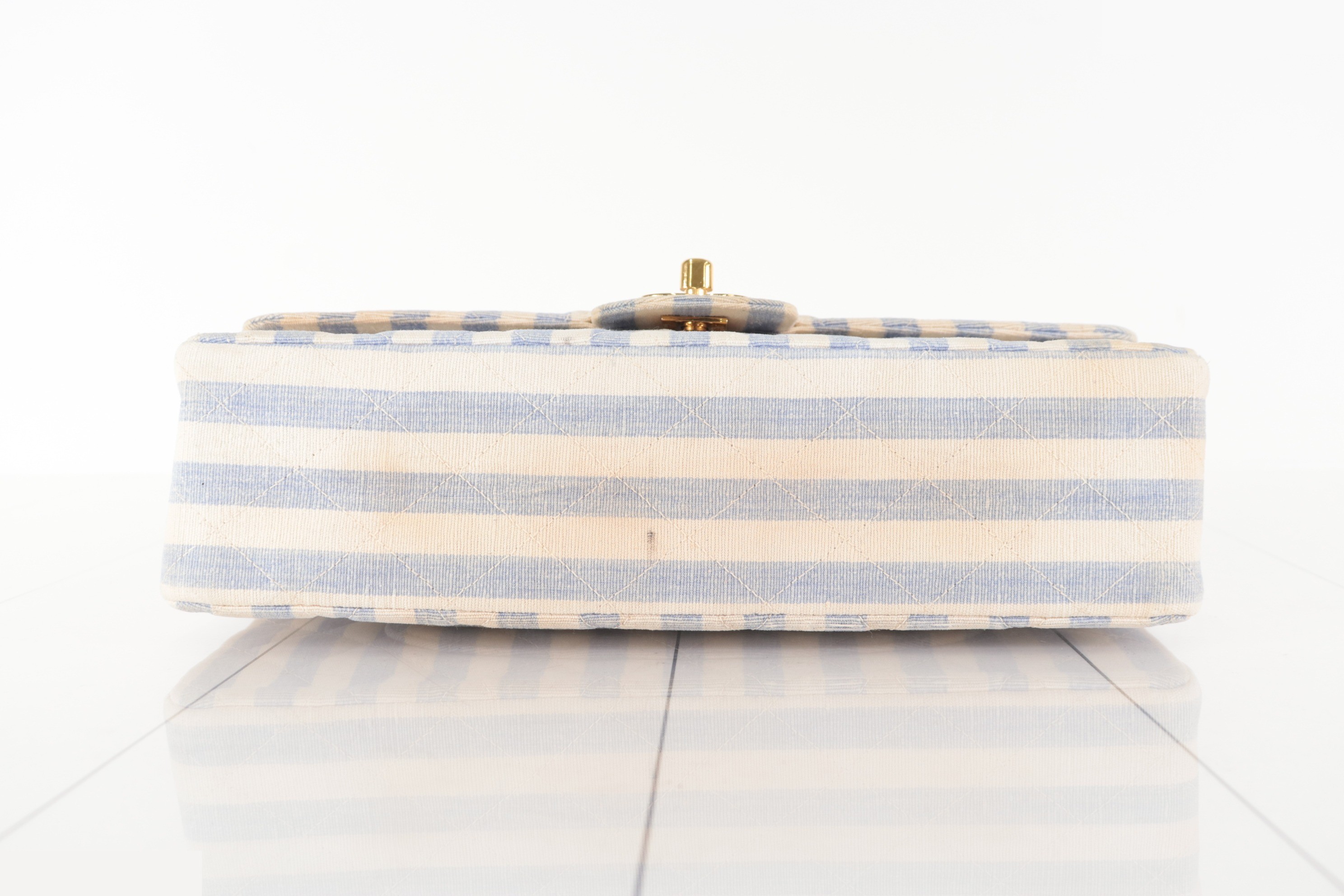 Double flap 25 canvas chain shoulder bag, blue/white, item number 3. — view 7