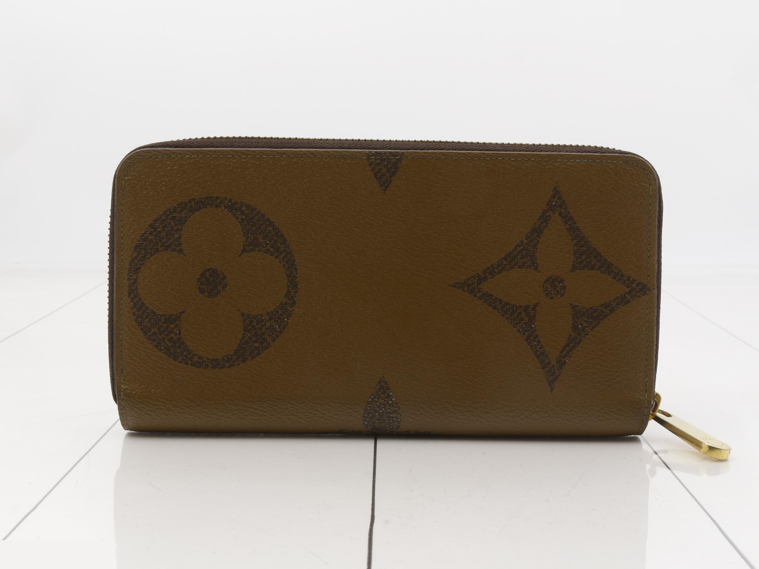Monogram Giant Reverse Zippy Wallet M69353 RFID — view 2