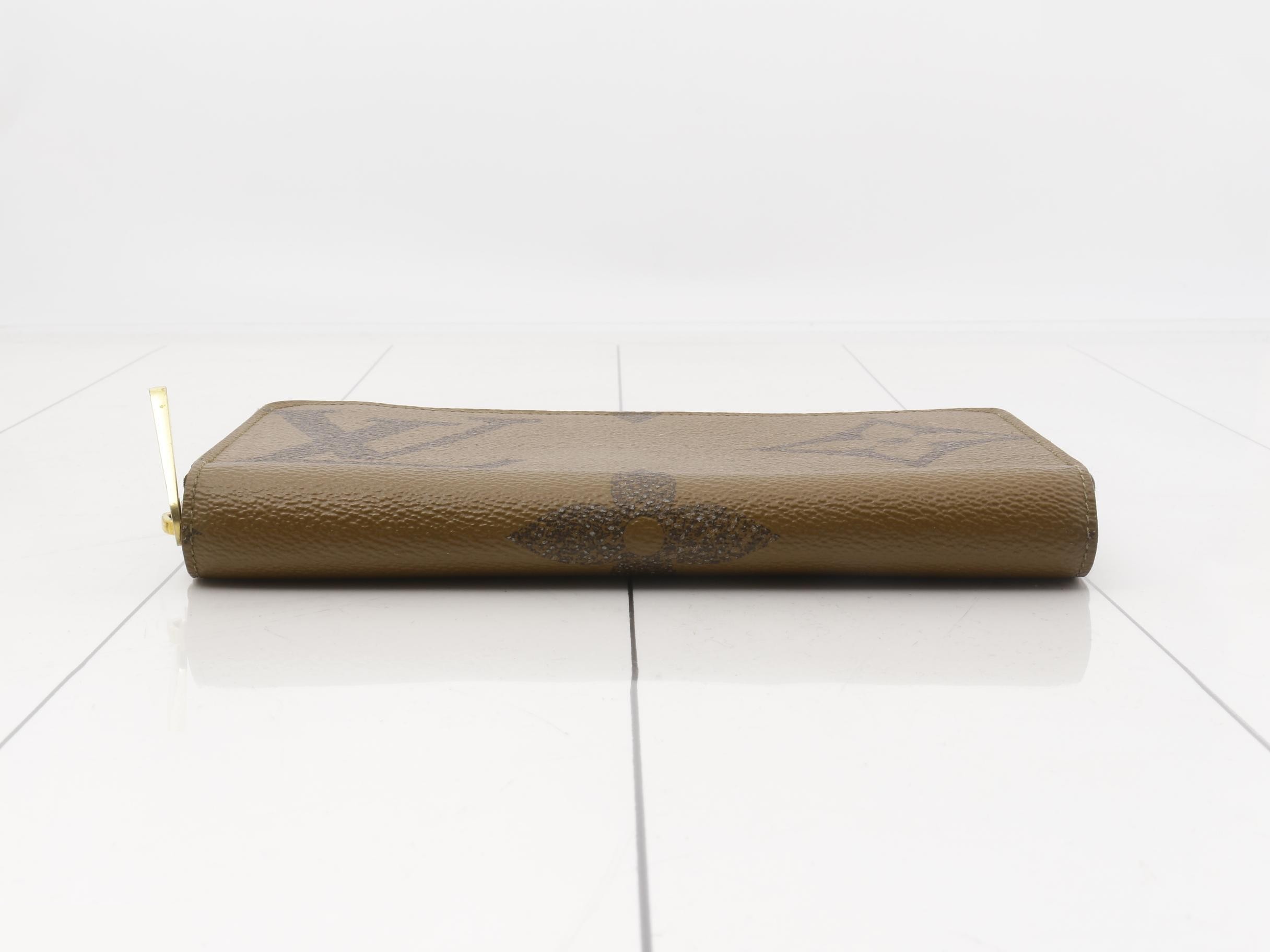 Monogram Giant Reverse Zippy Wallet M69353 RFID — view 3
