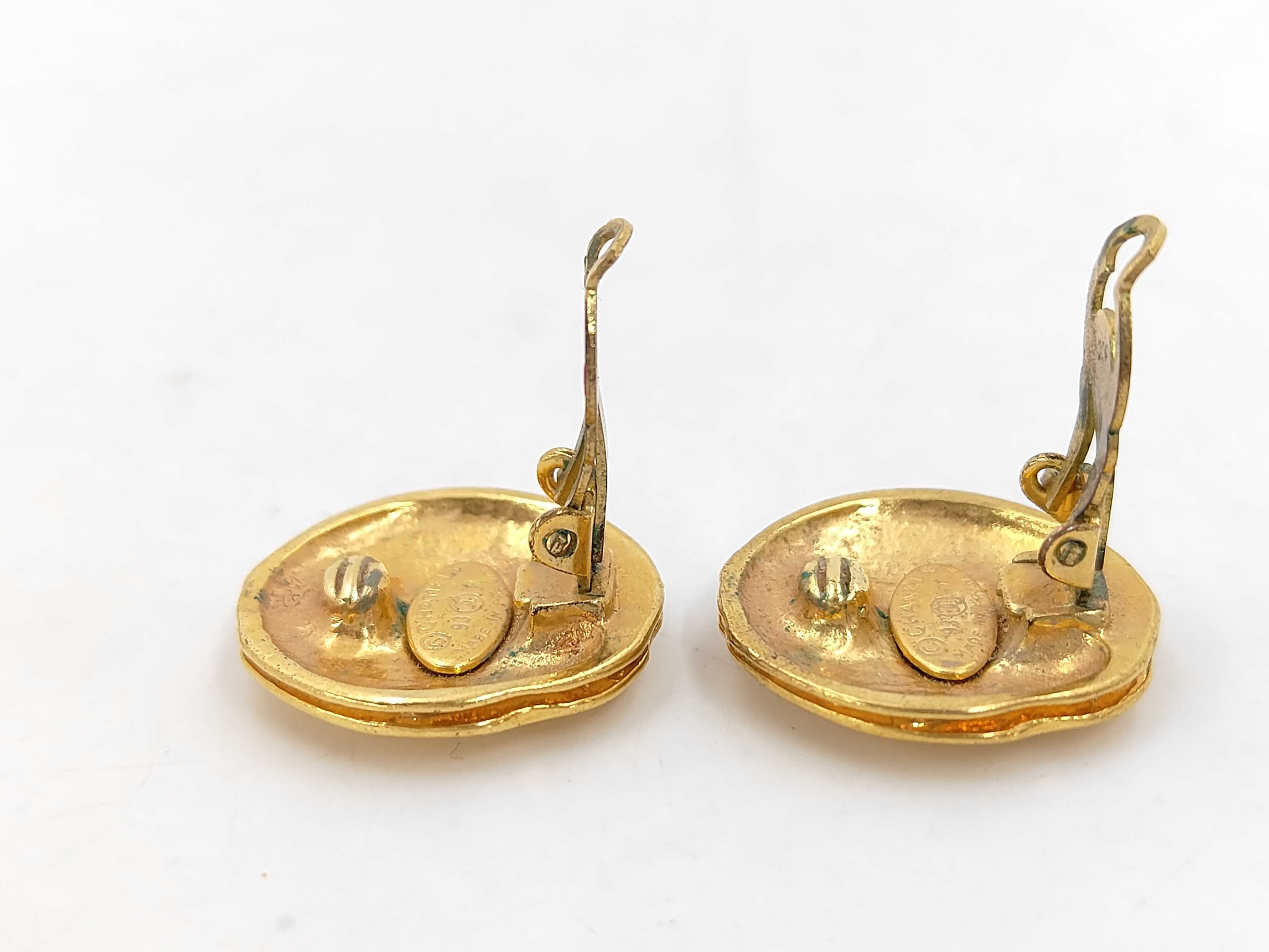 Coco Mark Round Earrings 93P Earrings — view 3