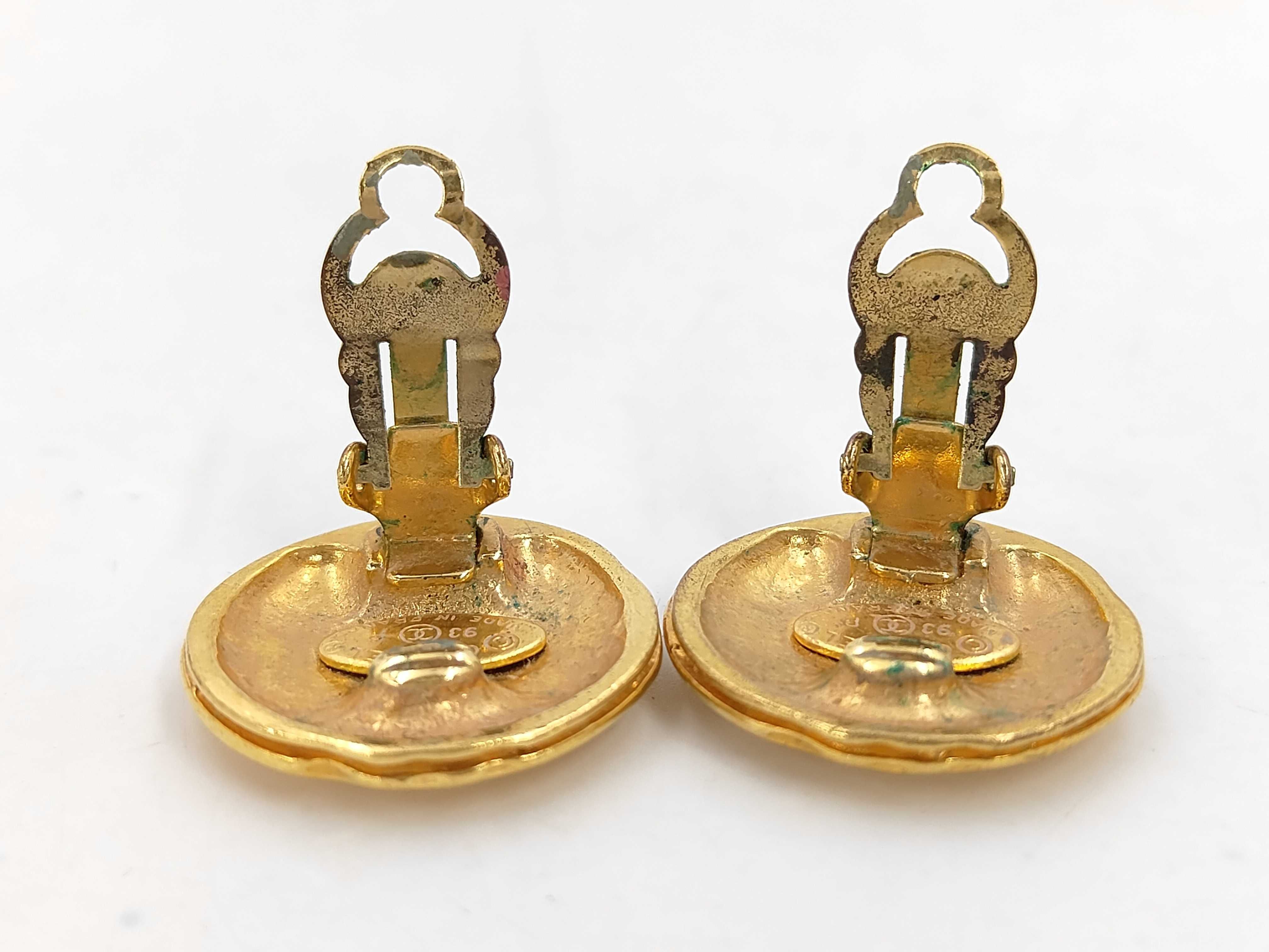 Coco Mark Round Earrings 93P Earrings — view 4