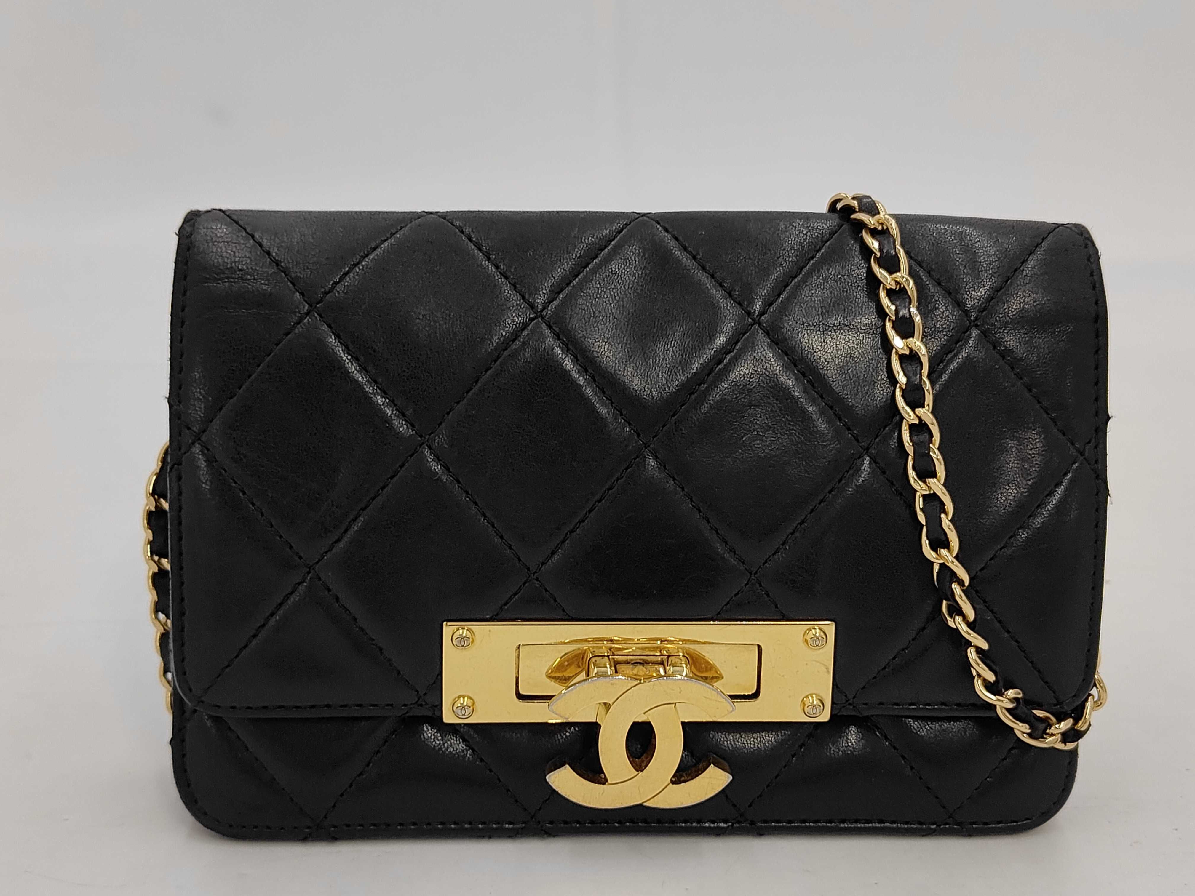 Lambskin Matelassé Coco Lock Chain Wallet Shoulder Bag