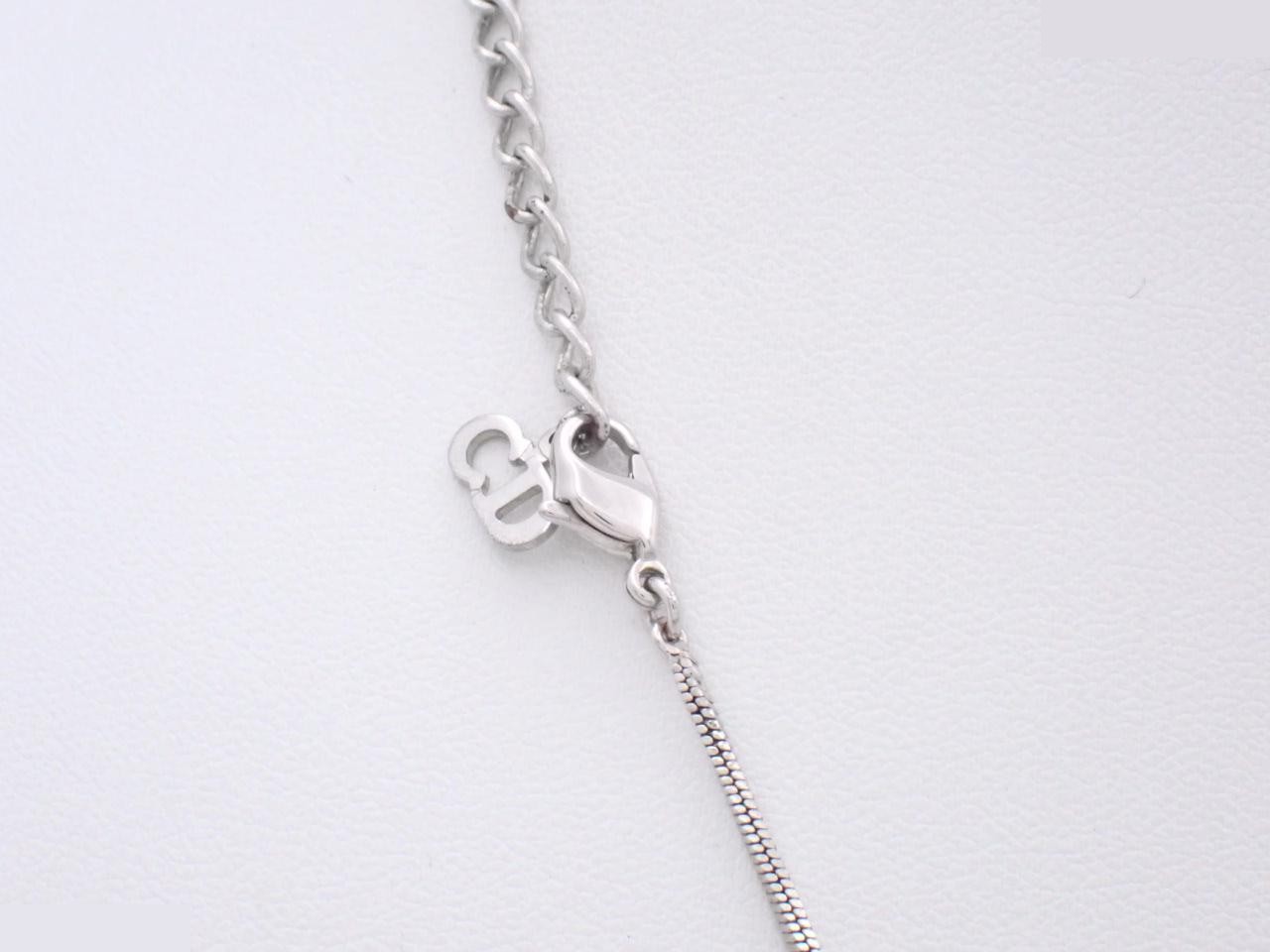 Trotter pendant, neck circumference approximately 42 cm — view 2
