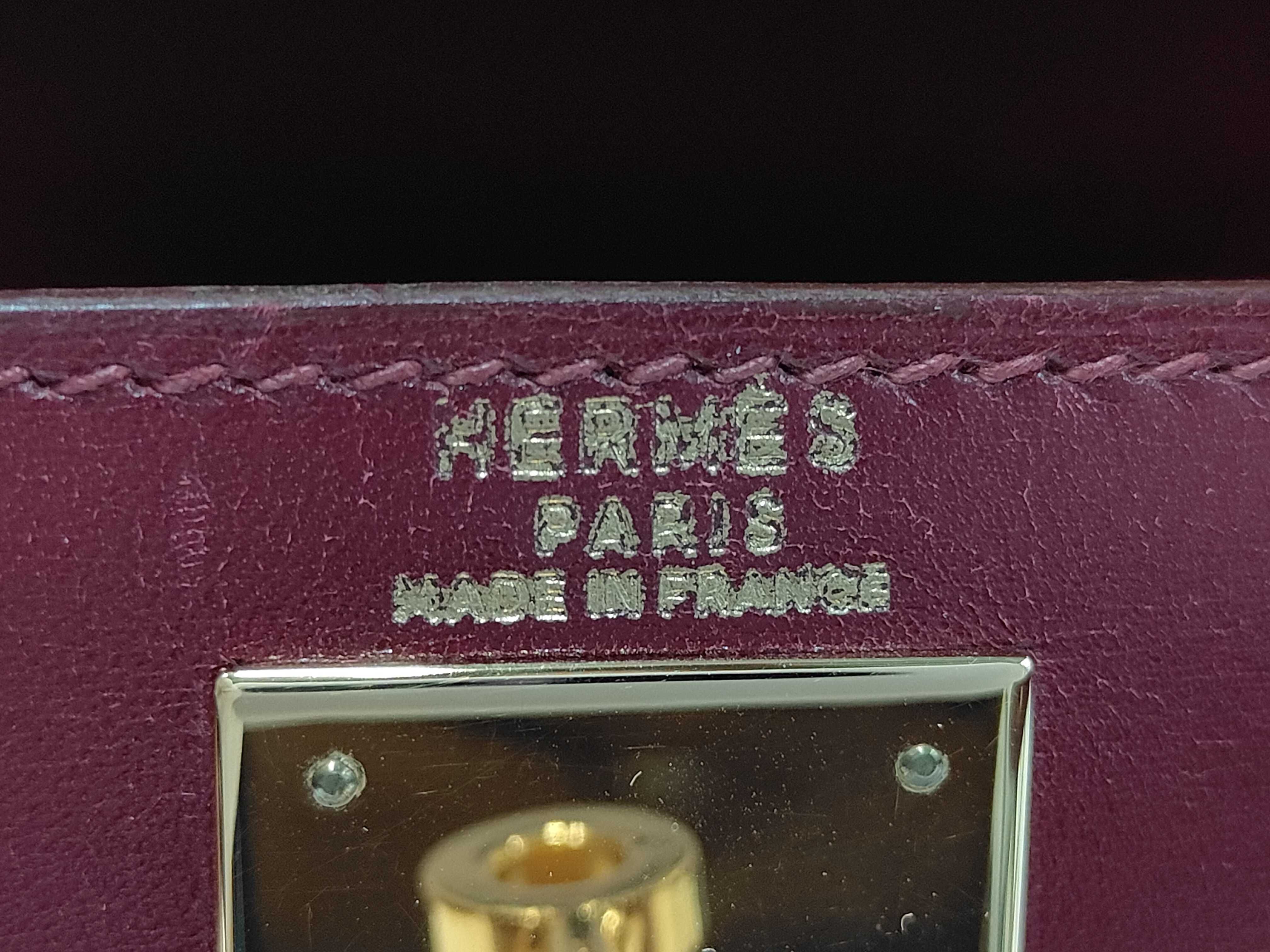 Kelly 28 Rouge Gold Hardware V Handbag — view 9