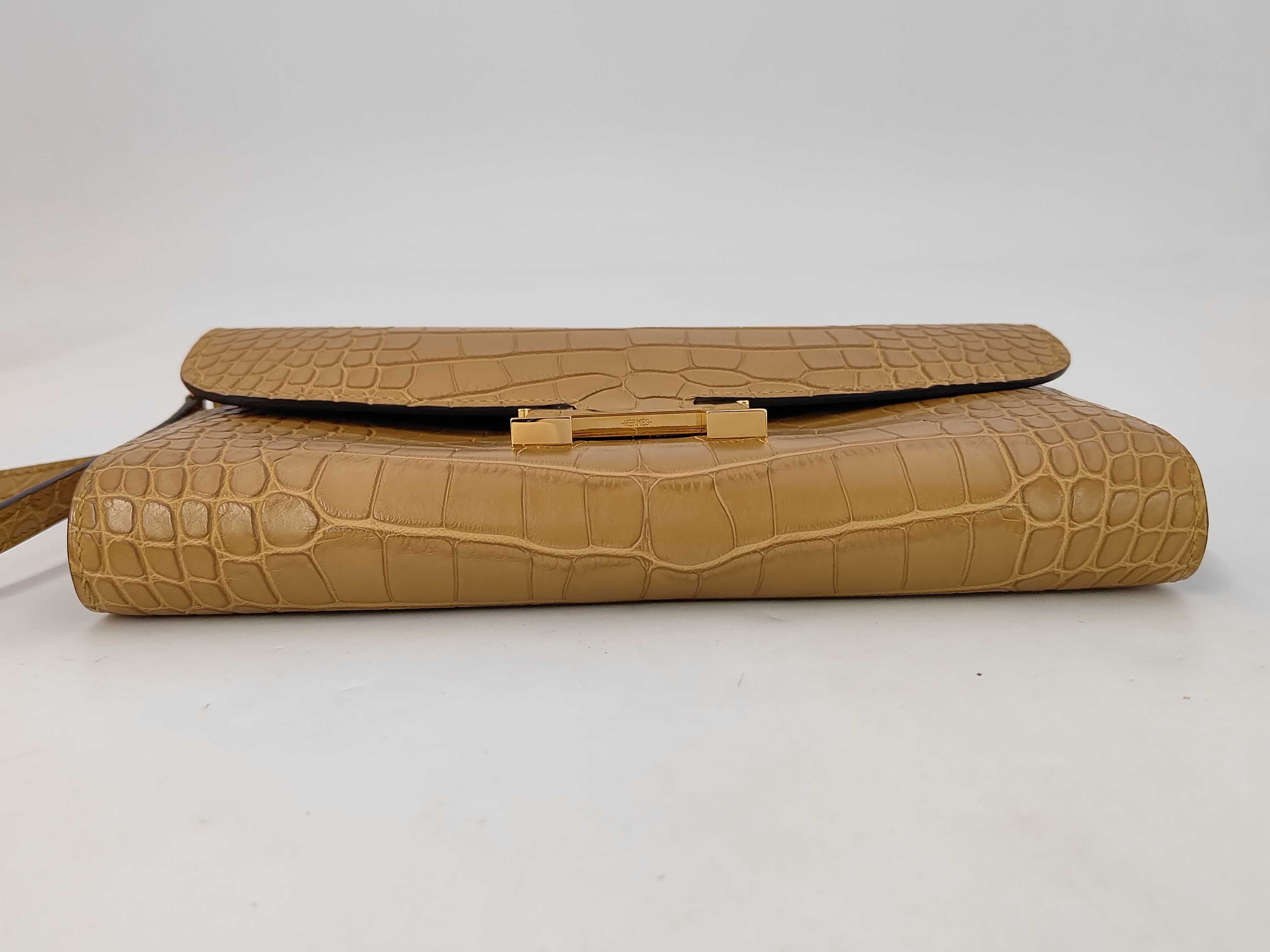 Constance To Go, Gold Hardware, B Stamp, 2024 Shoulder Bag — view 8