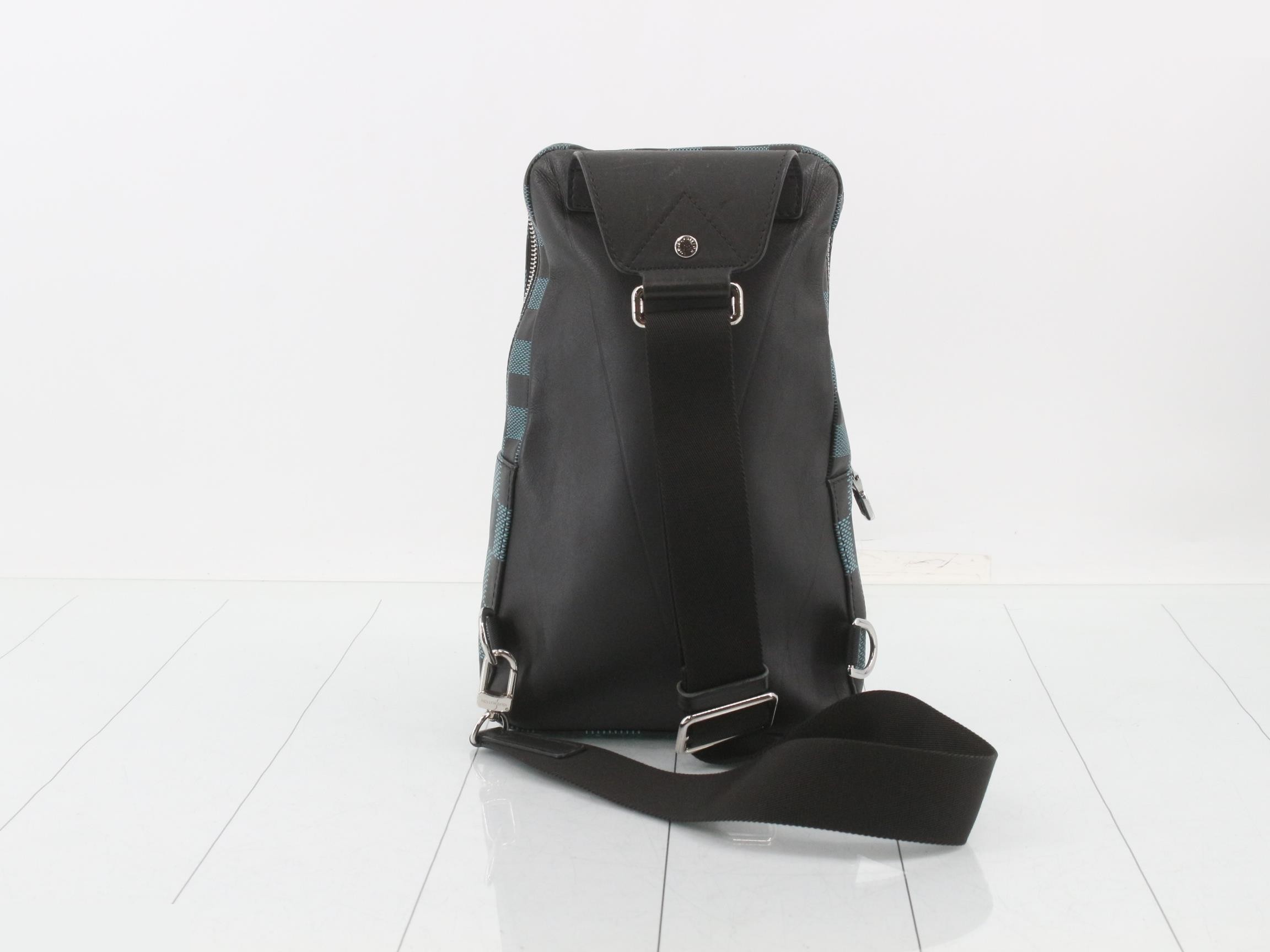 3D Avenue Slingbag — view 2