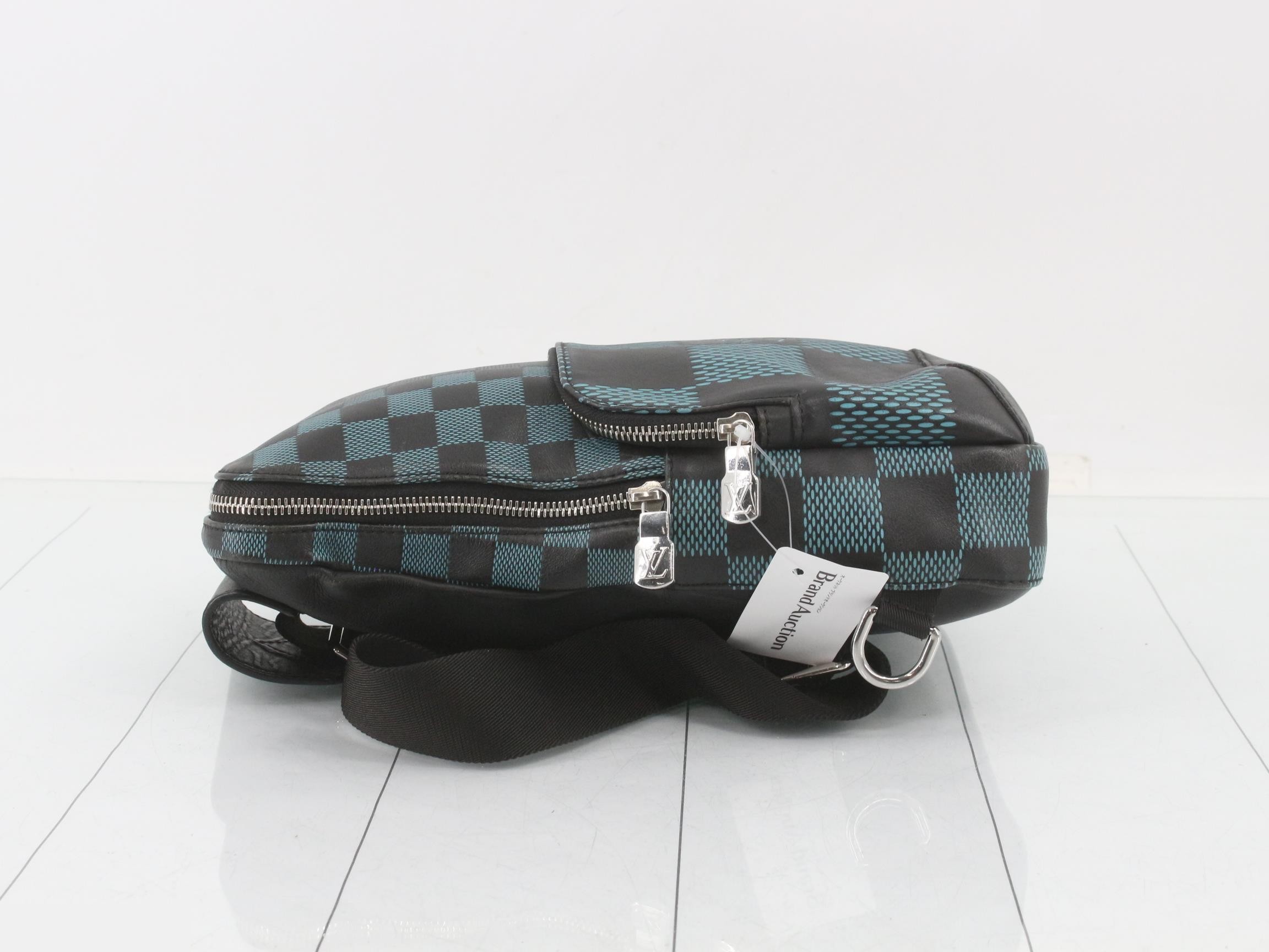 3D Avenue Slingbag — view 4
