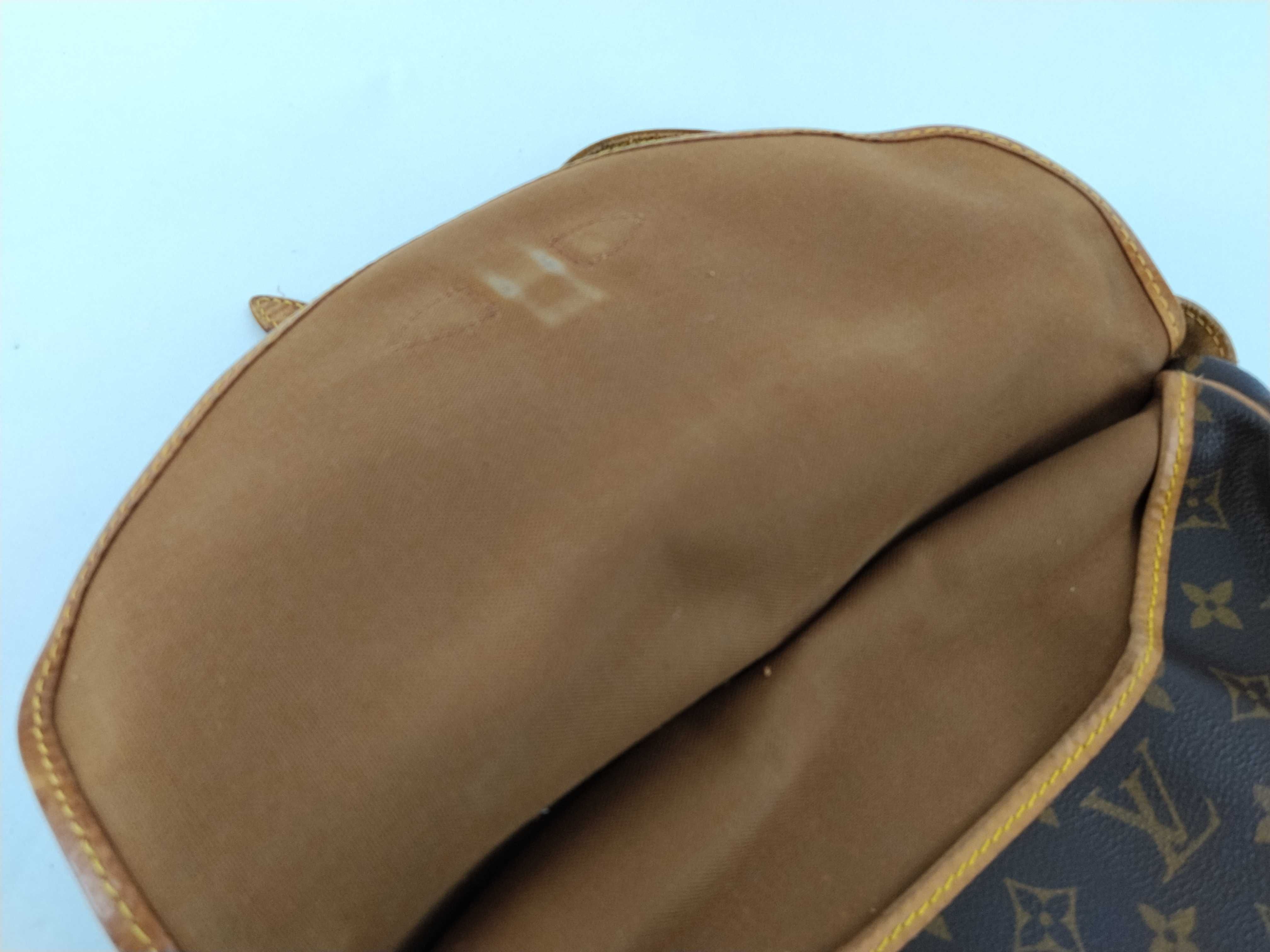 Monogram Louis Vuitton Saumur 30 M42256 Shoulder Bag — view 10