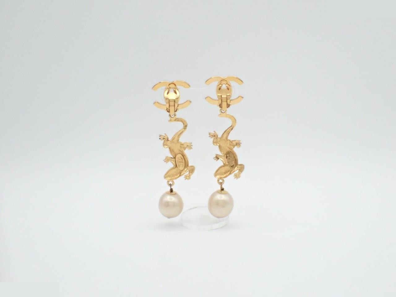 Vintage Classic (Precious Metal) Earrings — view 2