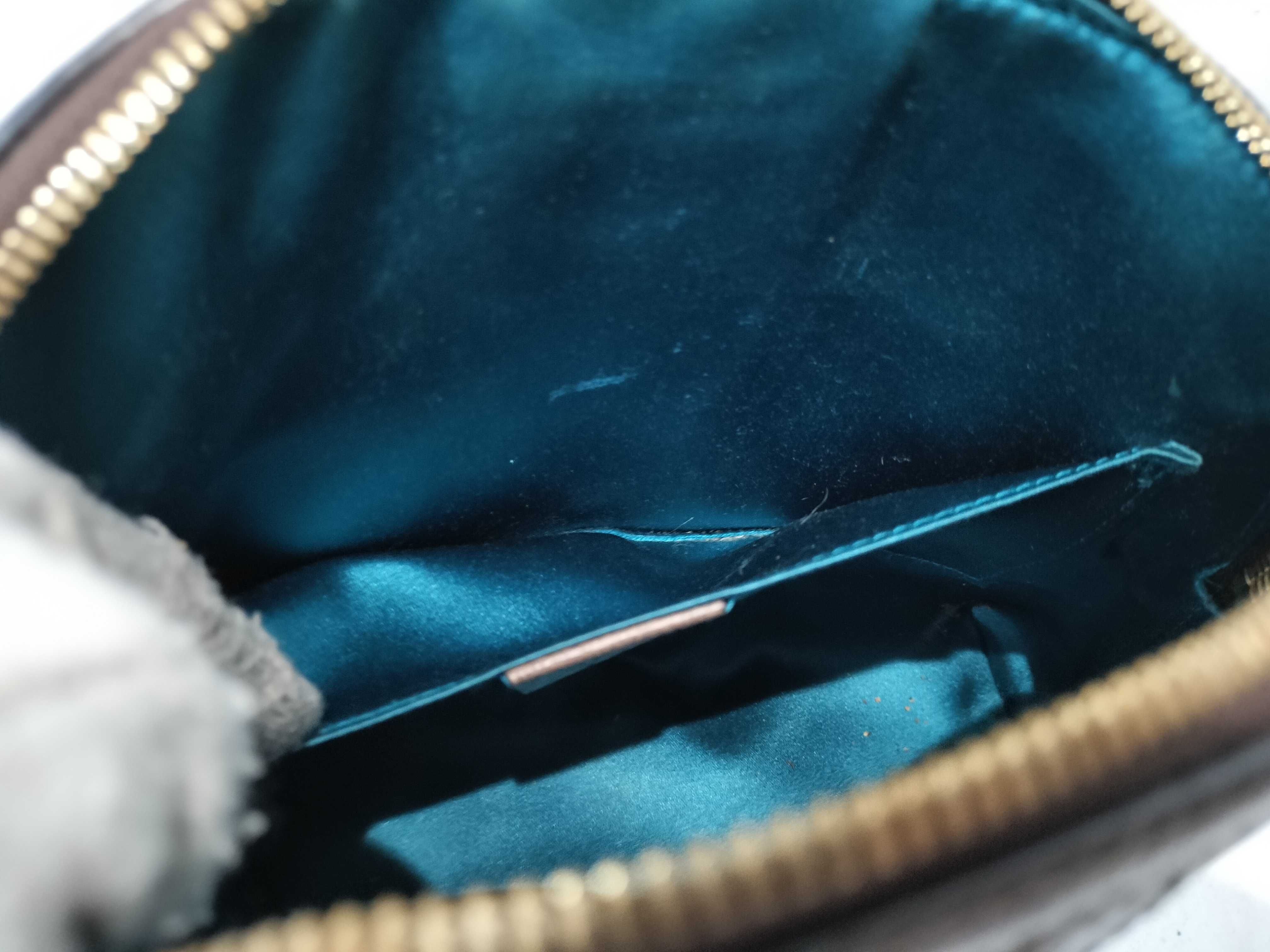 GG Supreme Sherry Shoulder Bag — view 11