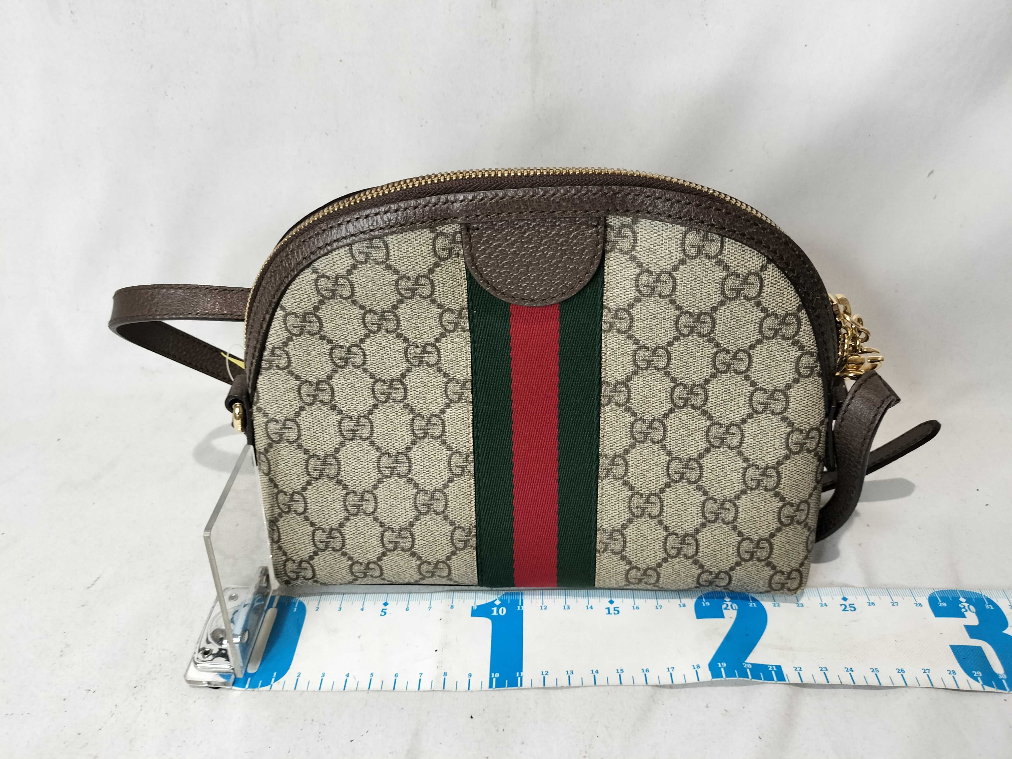 GG Supreme Sherry Shoulder Bag — view 3