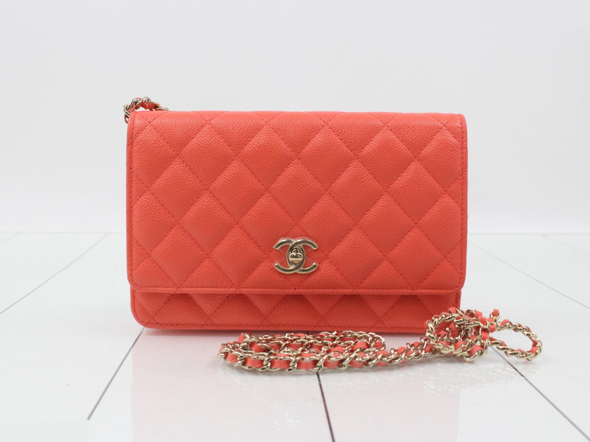 Matelassé Caviar Skin Chain Wallet