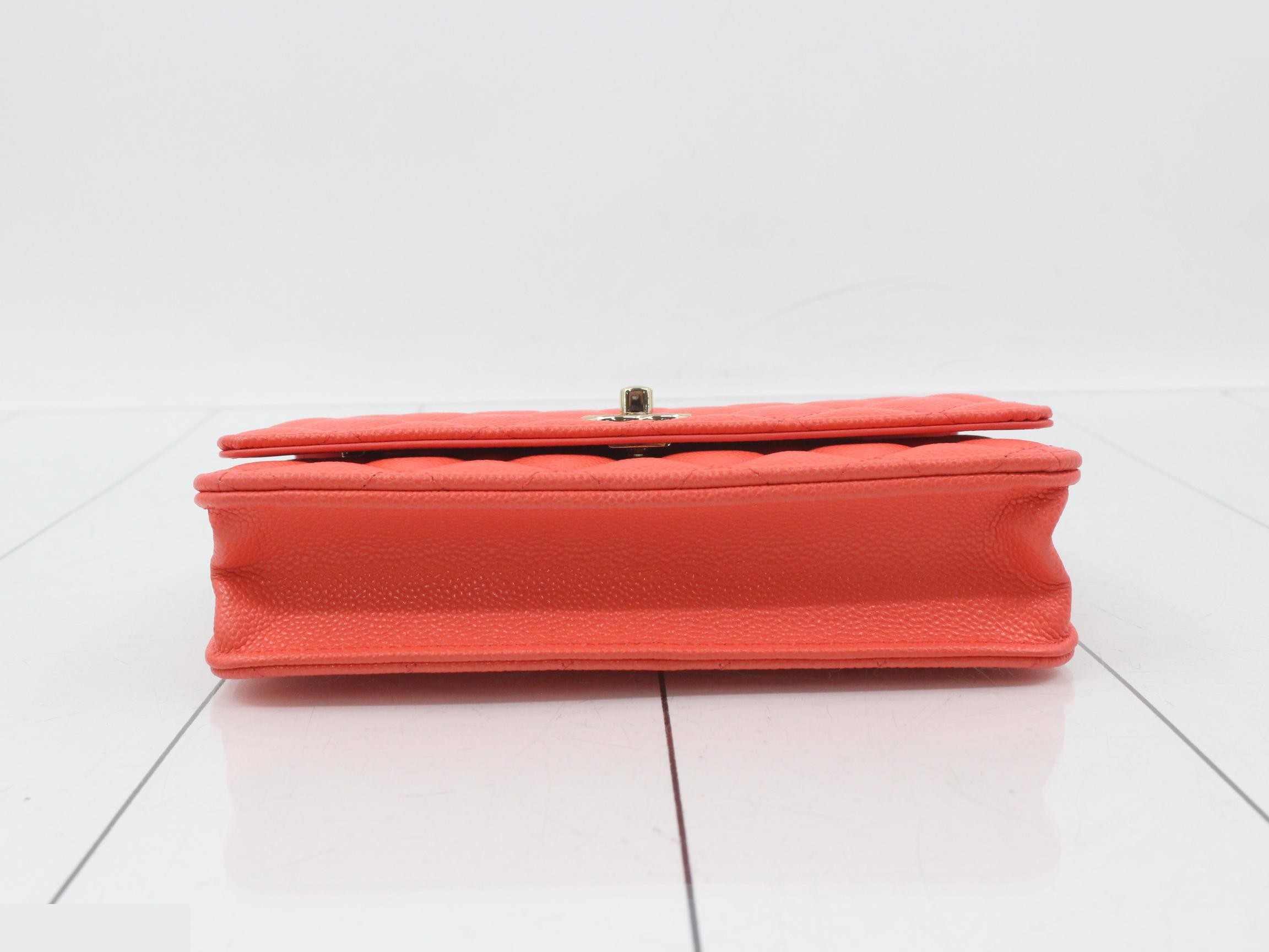 Matelassé Caviar Skin Chain Wallet — view 3