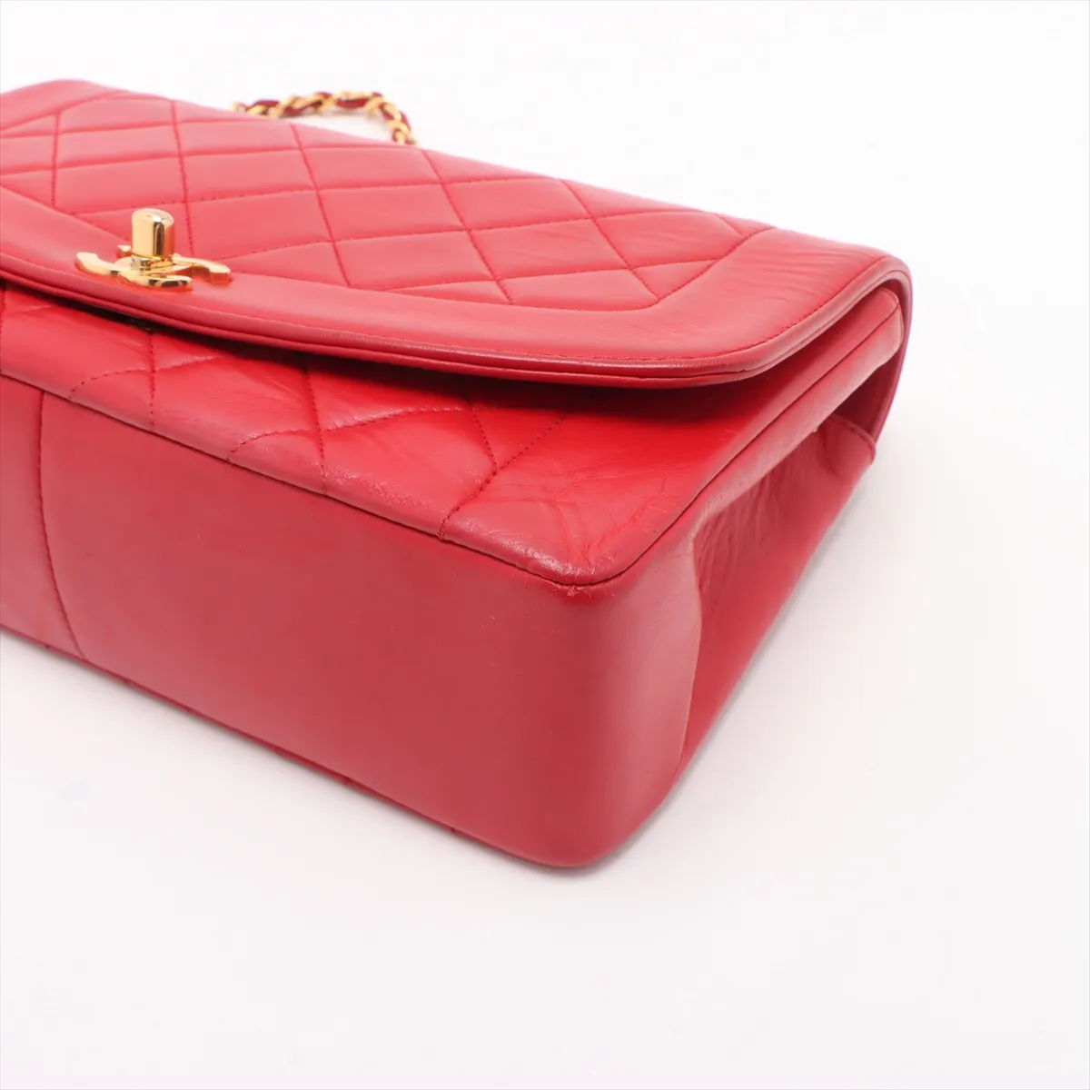 Matelasse Lambskin Single Flap Single Chain Bag Diana Flap Red Gold Hardware 2625435 2nd Edition — view 3