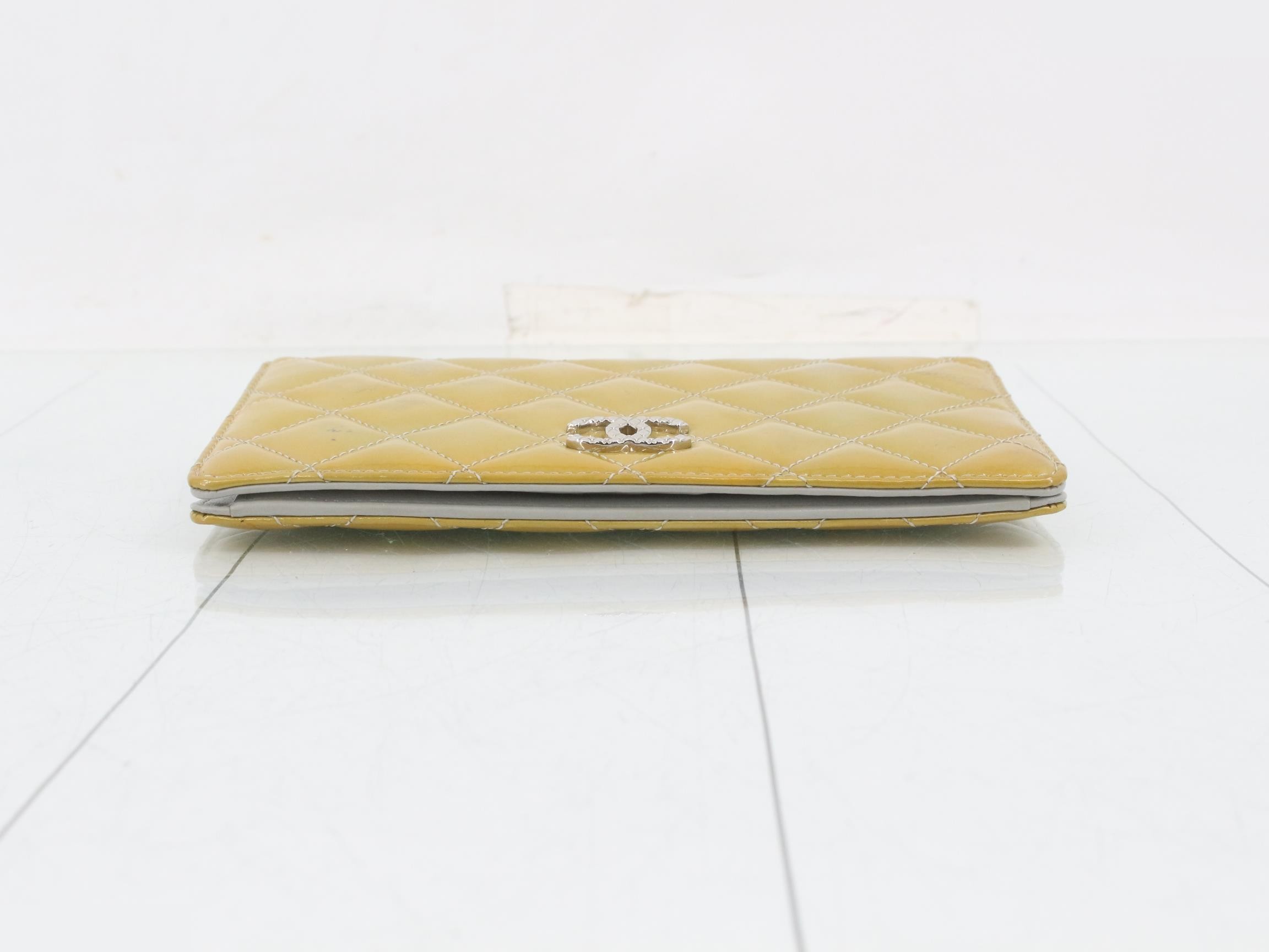 wallet — view 3
