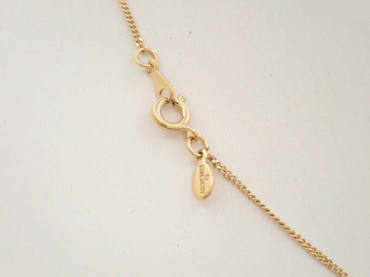 Other lines: Precious metals, necklaces, pendants, chains approximately 40cm long. — view 2