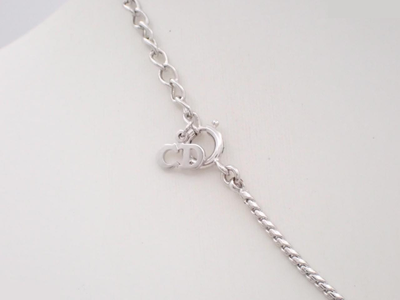 Other line: Precious metals, necklaces, pendants, neck circumference approximately 43 cm. — view 2