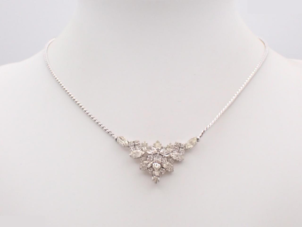 Other line: Precious metals, necklaces, pendants, neck circumference approximately 43 cm. — view 3