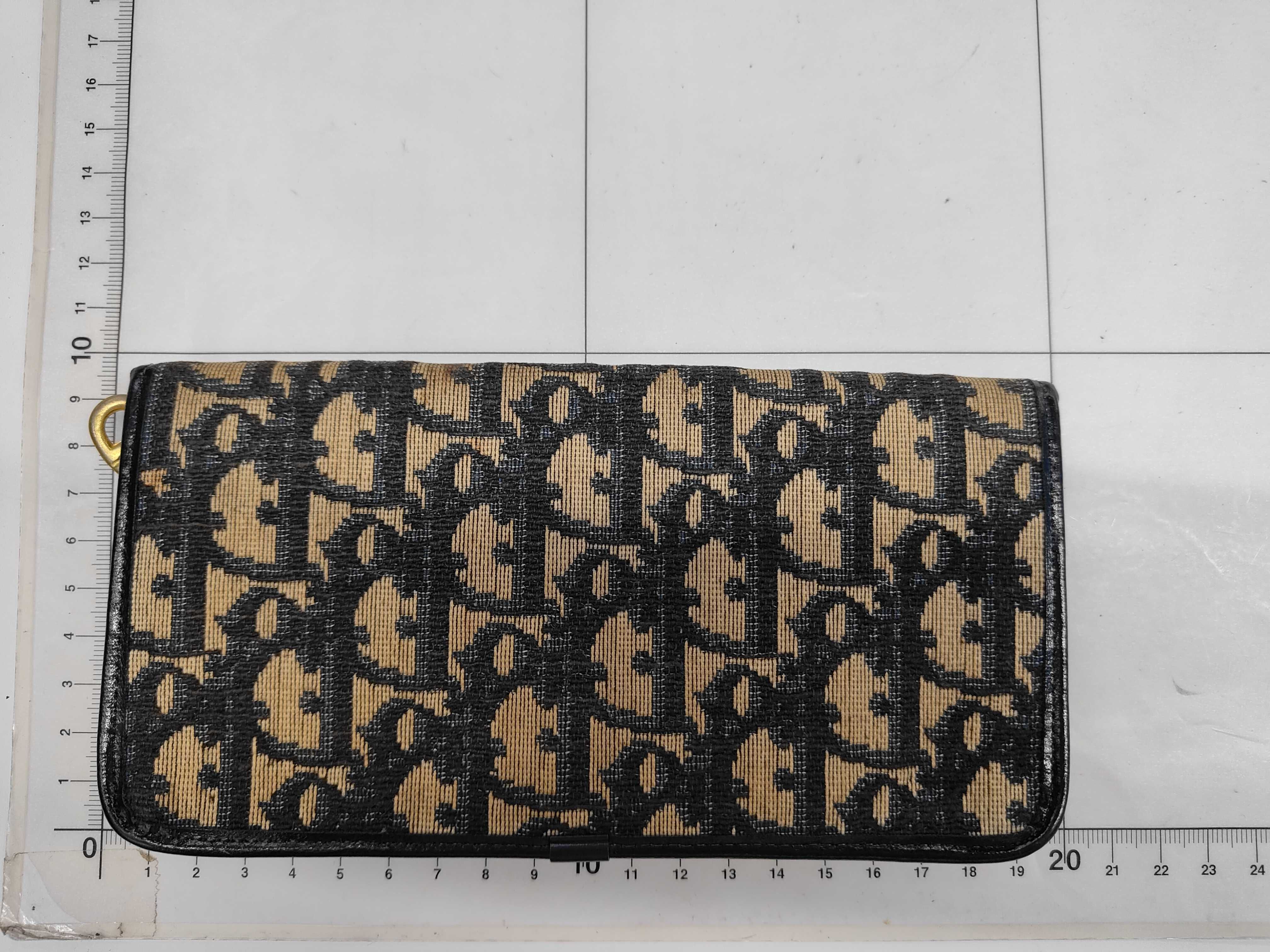 wallet — view 2