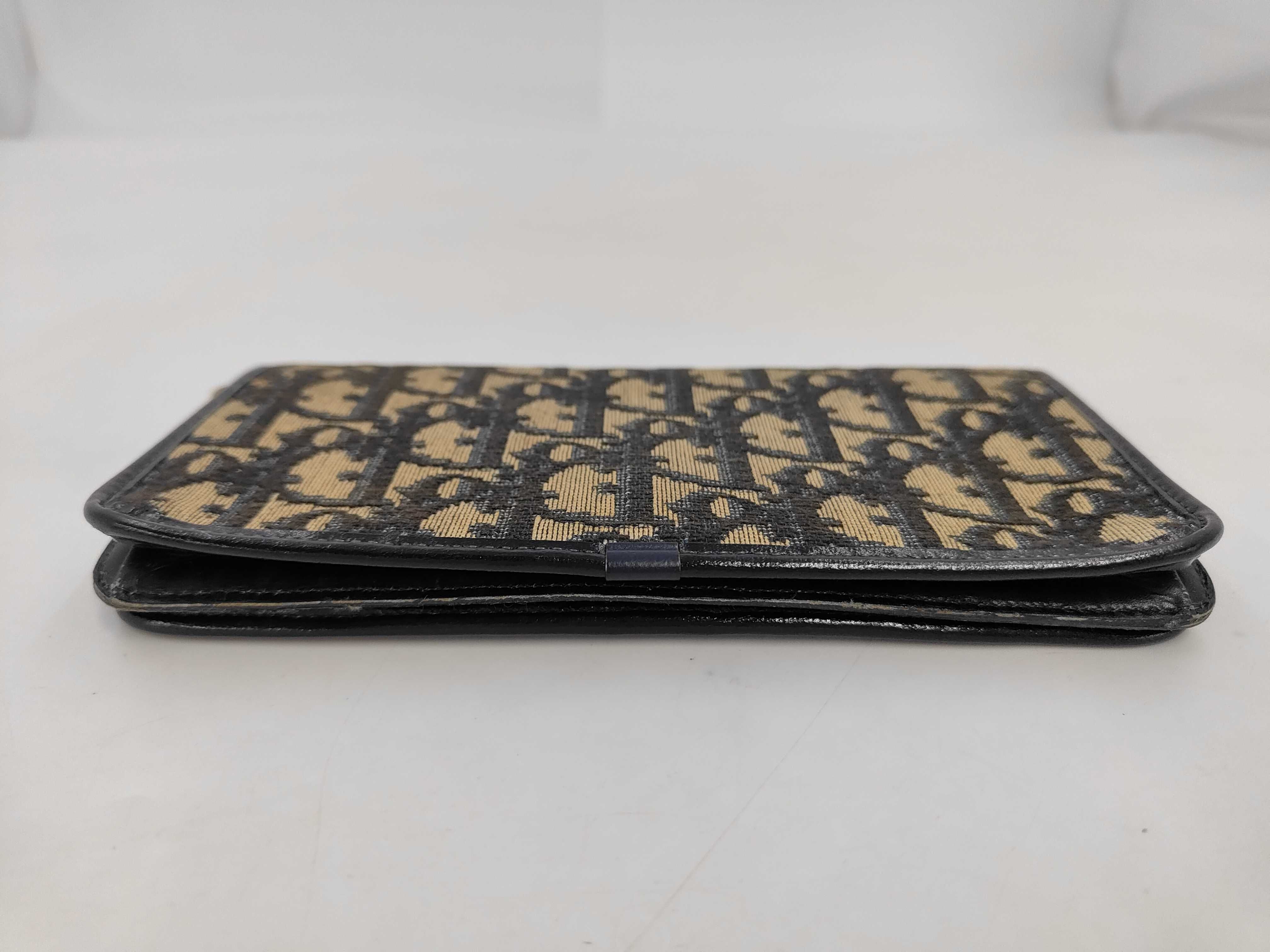 wallet — view 3