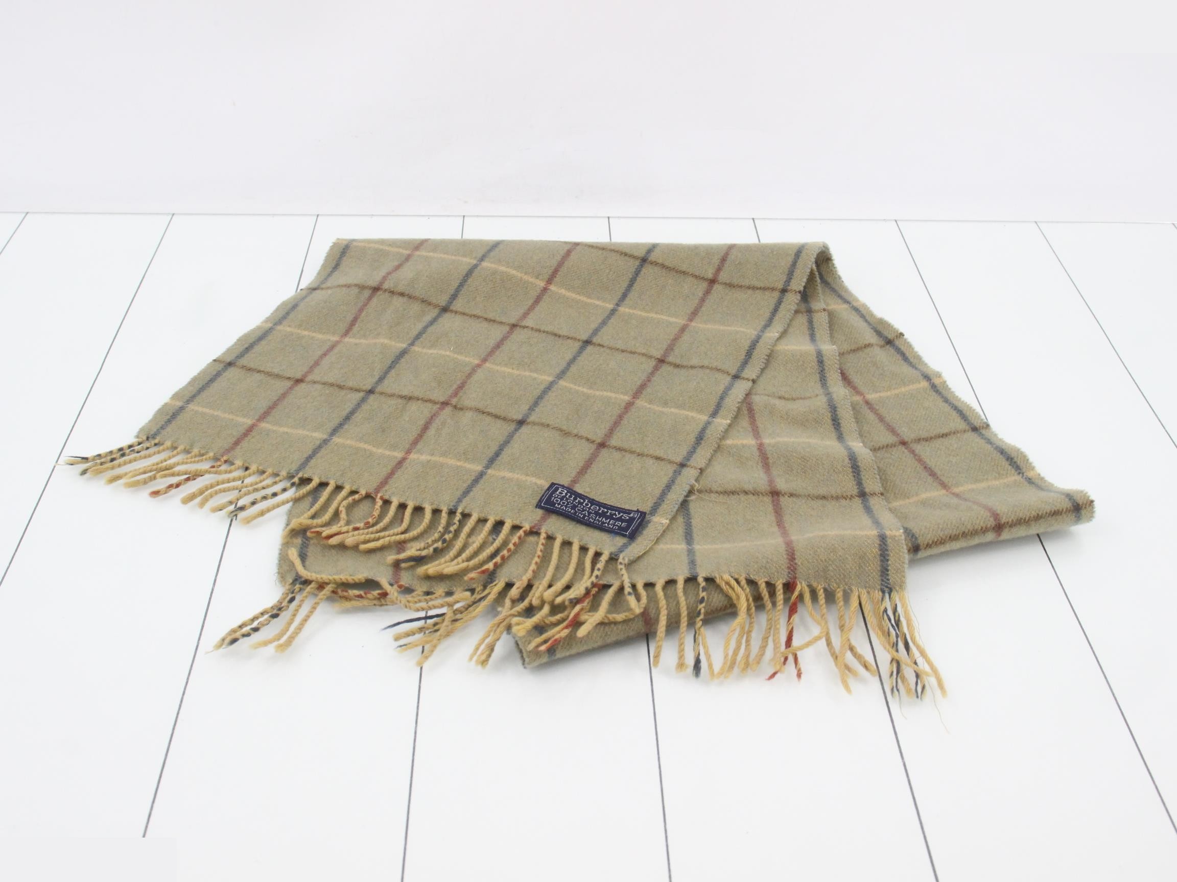 Cashmere accessories, scarves, and small items. — view 2