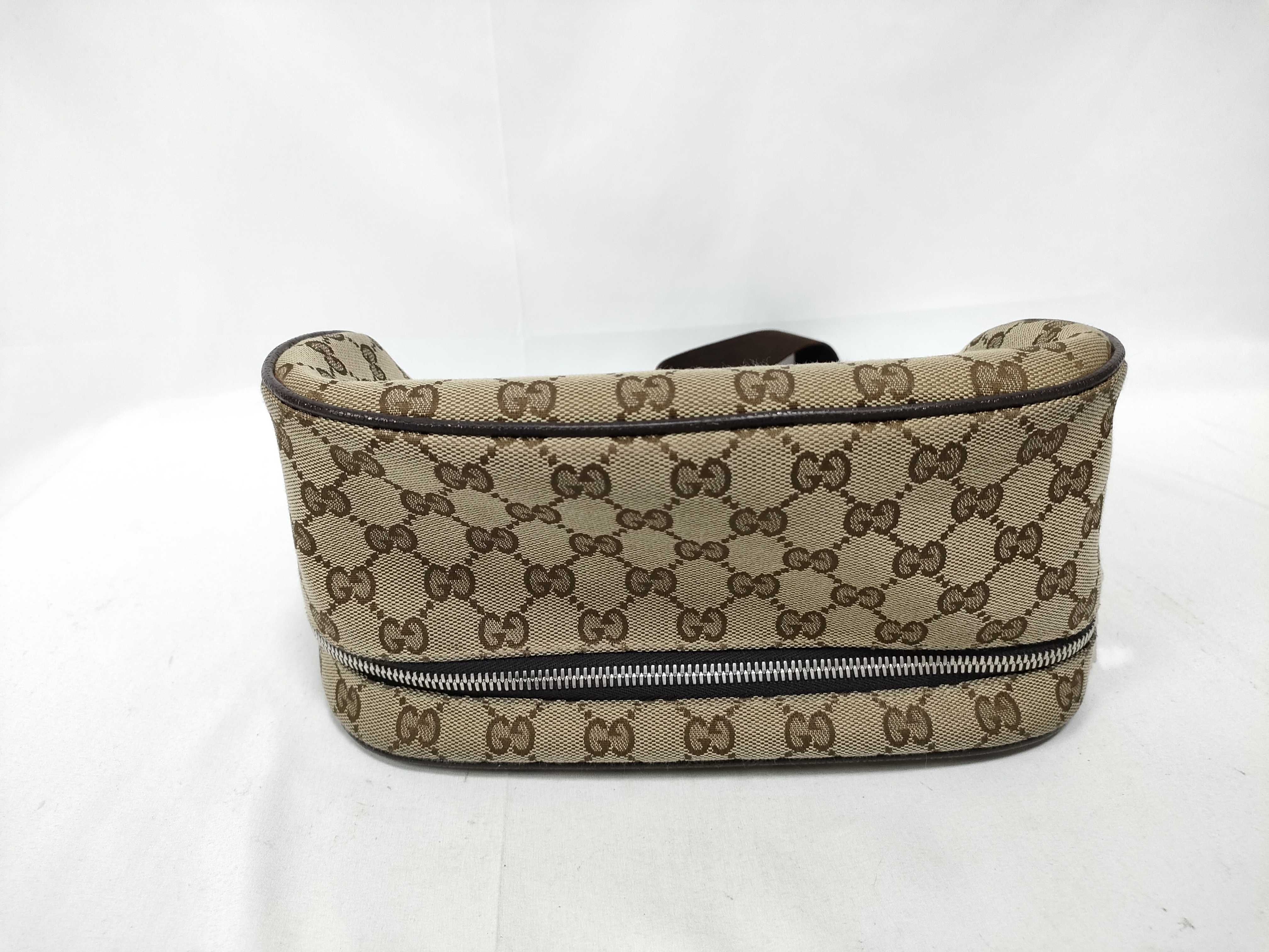 630915 GG Canvas Body Bag Shoulder Bag — view 3
