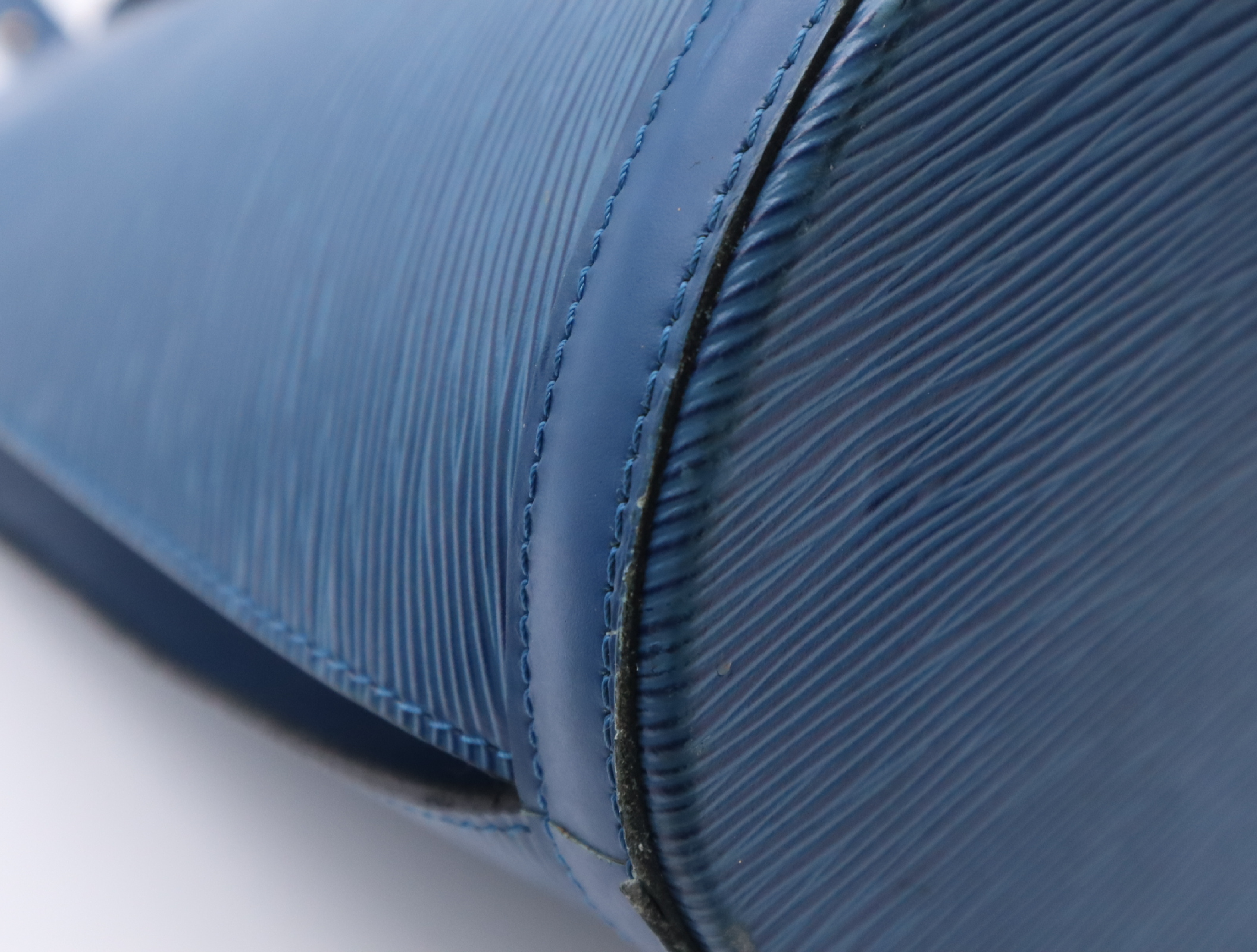 M52255 Epicurny Toledo Blue Shoulder Bag with Dust Bag — view 6