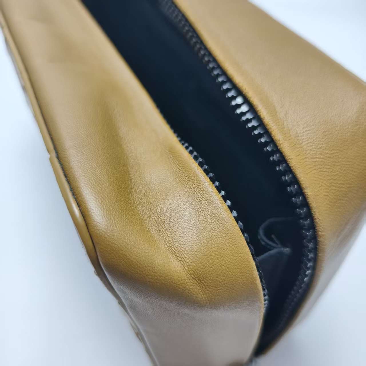 【*Shipped from: China*】BOTTEGA VENETA Leather Clutch Bag Second Bag — view 9