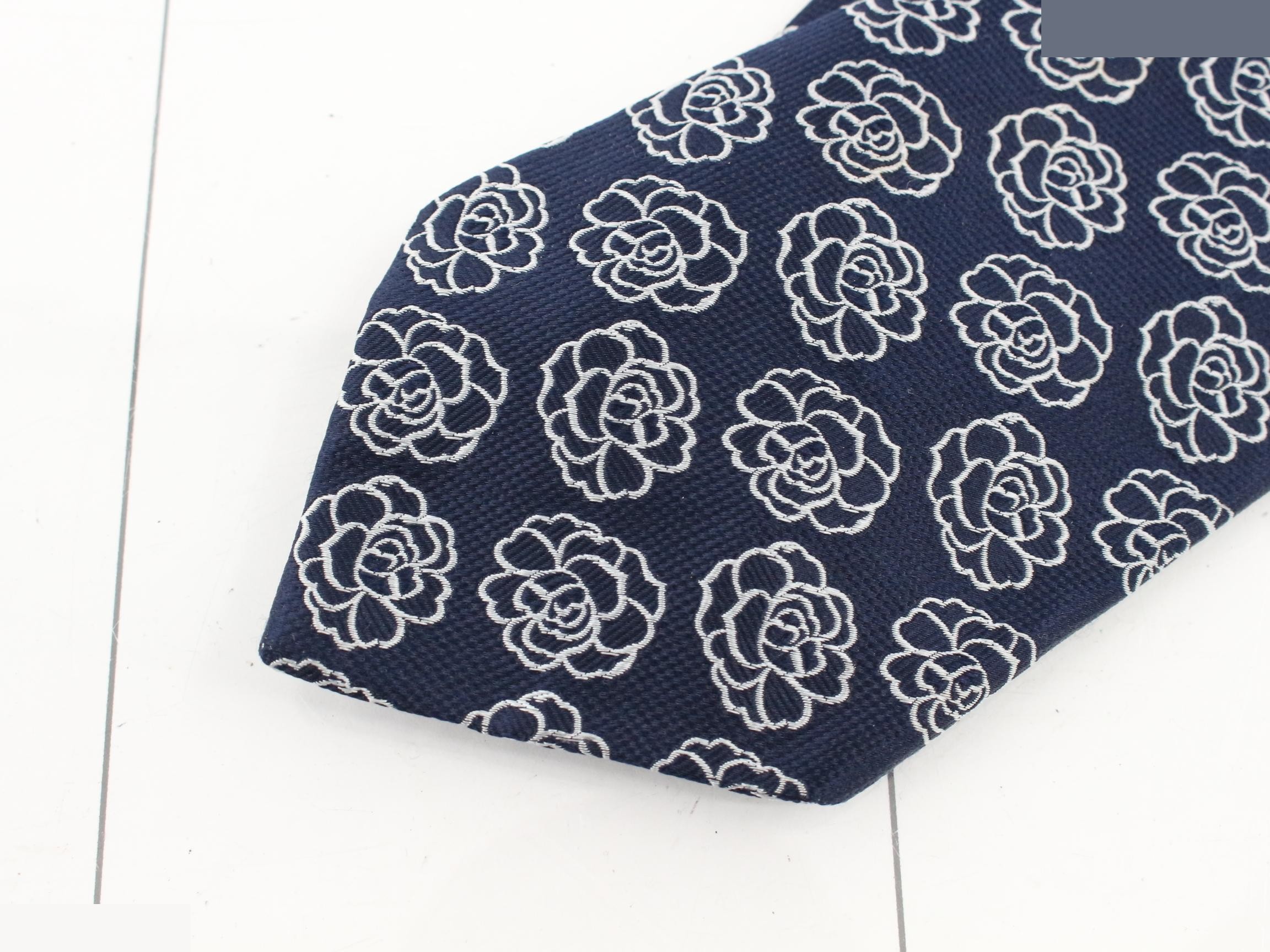 tie — view 3