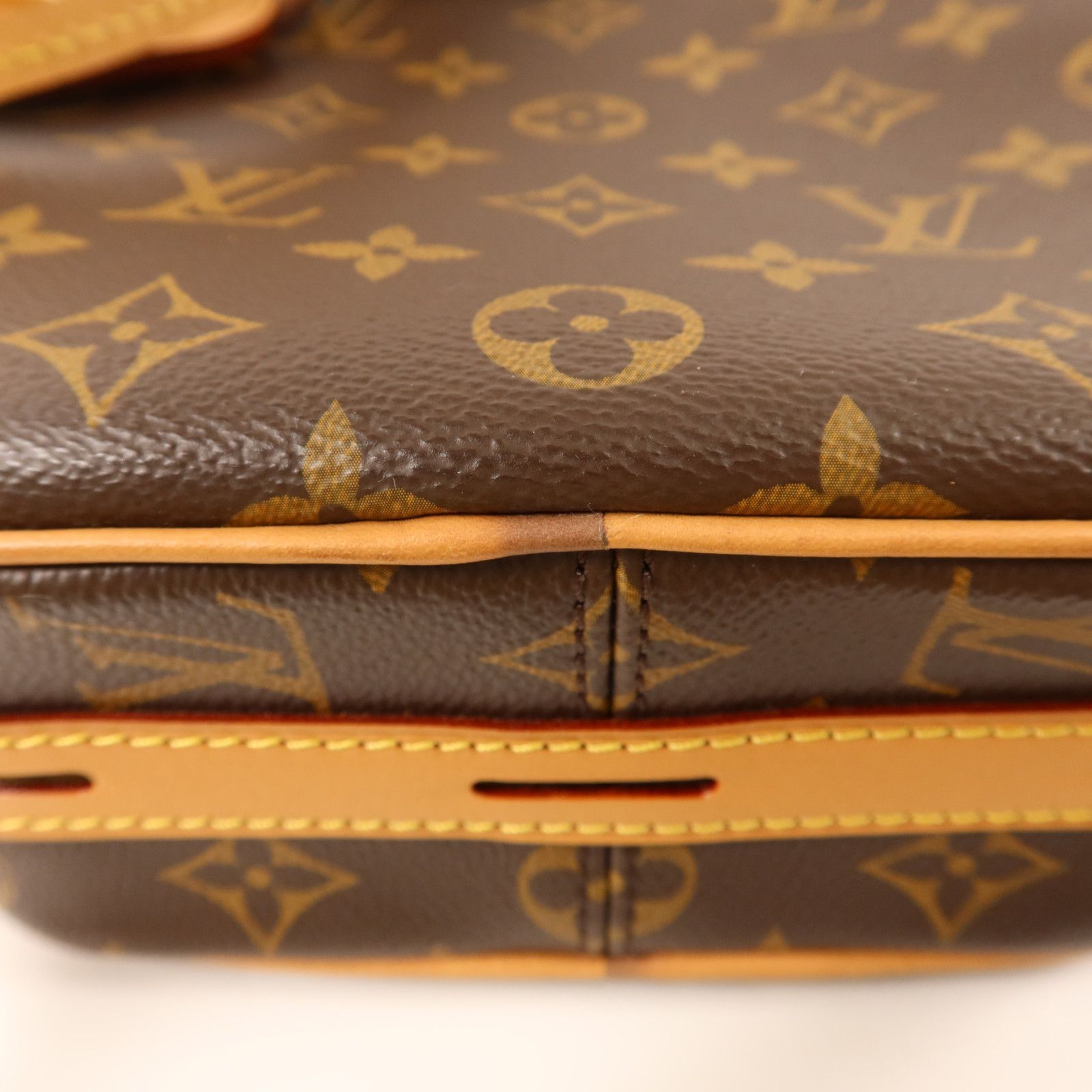 Boite Chapeau Souple MM, Monogram — view 19