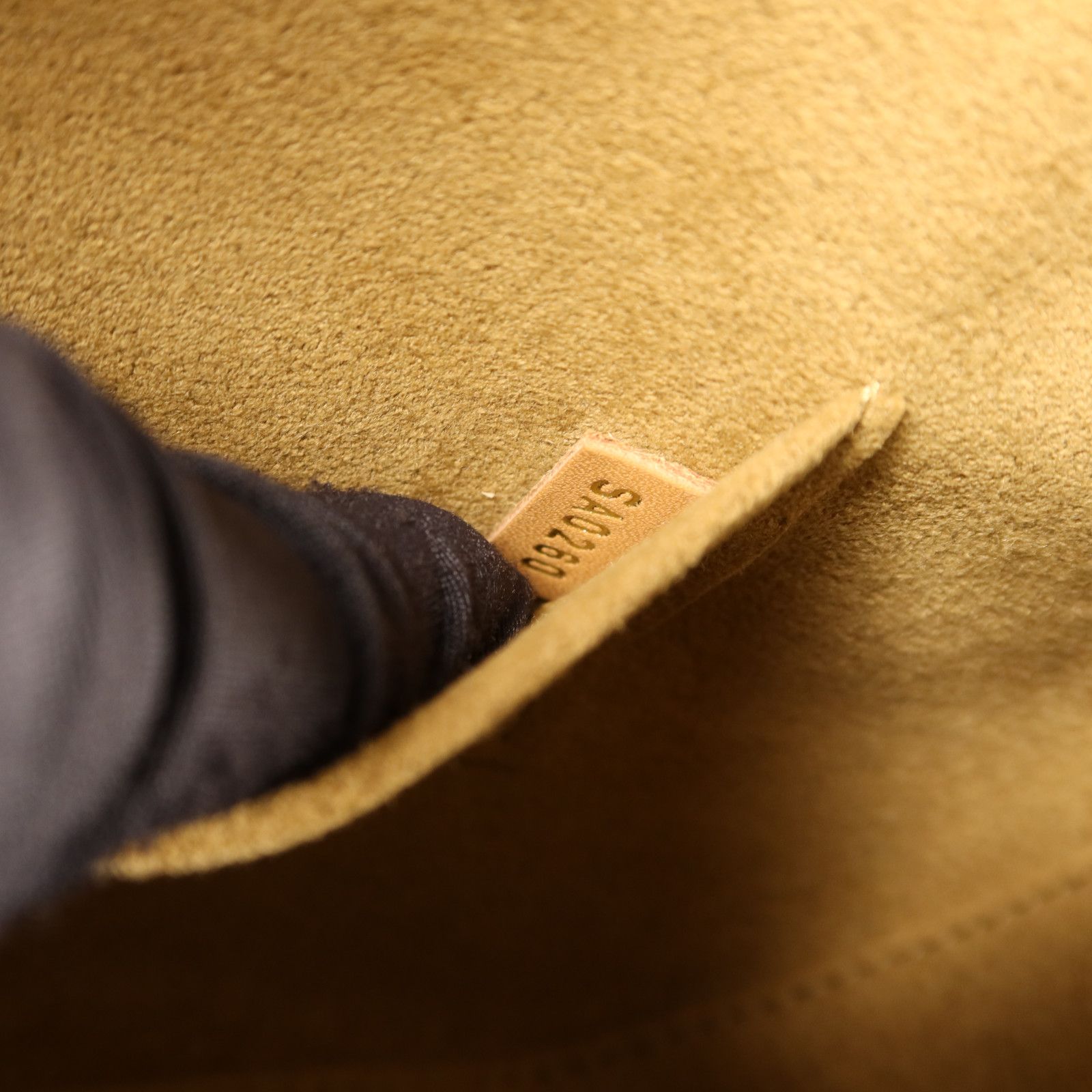 Boite Chapeau Souple MM, Monogram — view 8