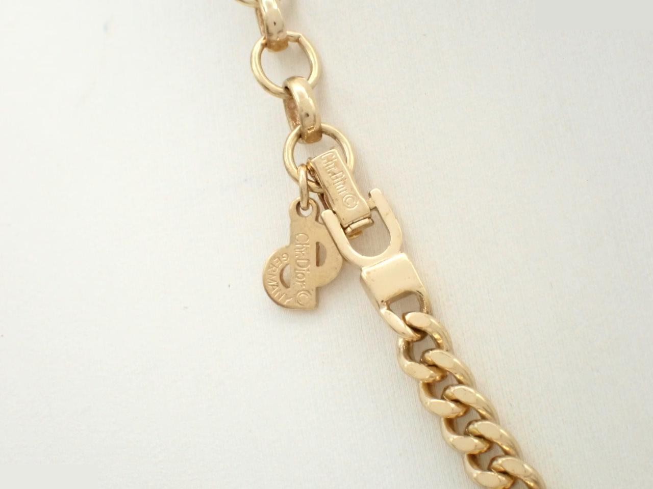 Necklace: Neck circumference approximately 42 cm — view 2