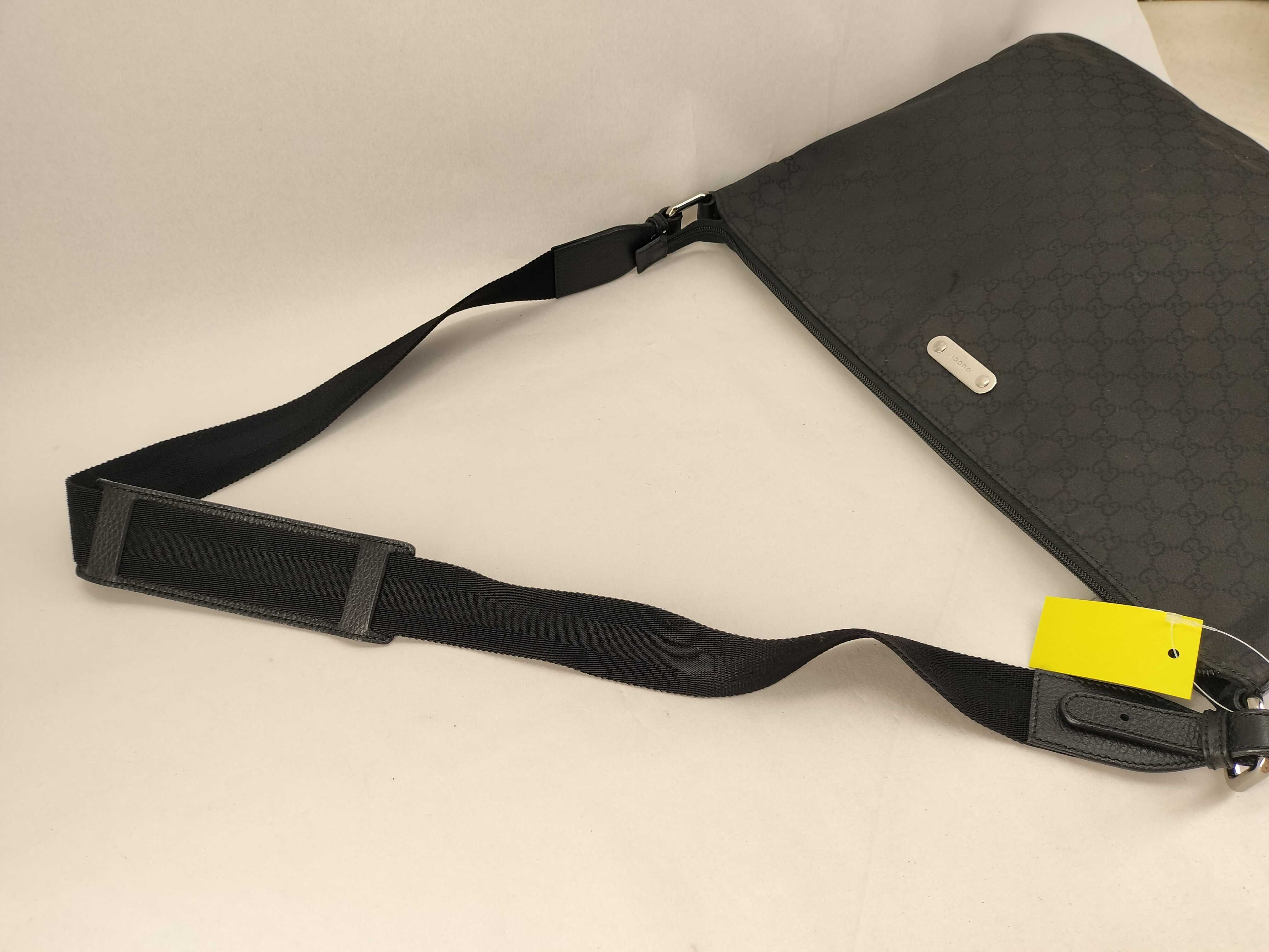 GG Canvas 190628 Shoulder Bag (Outlet Item) — view 3