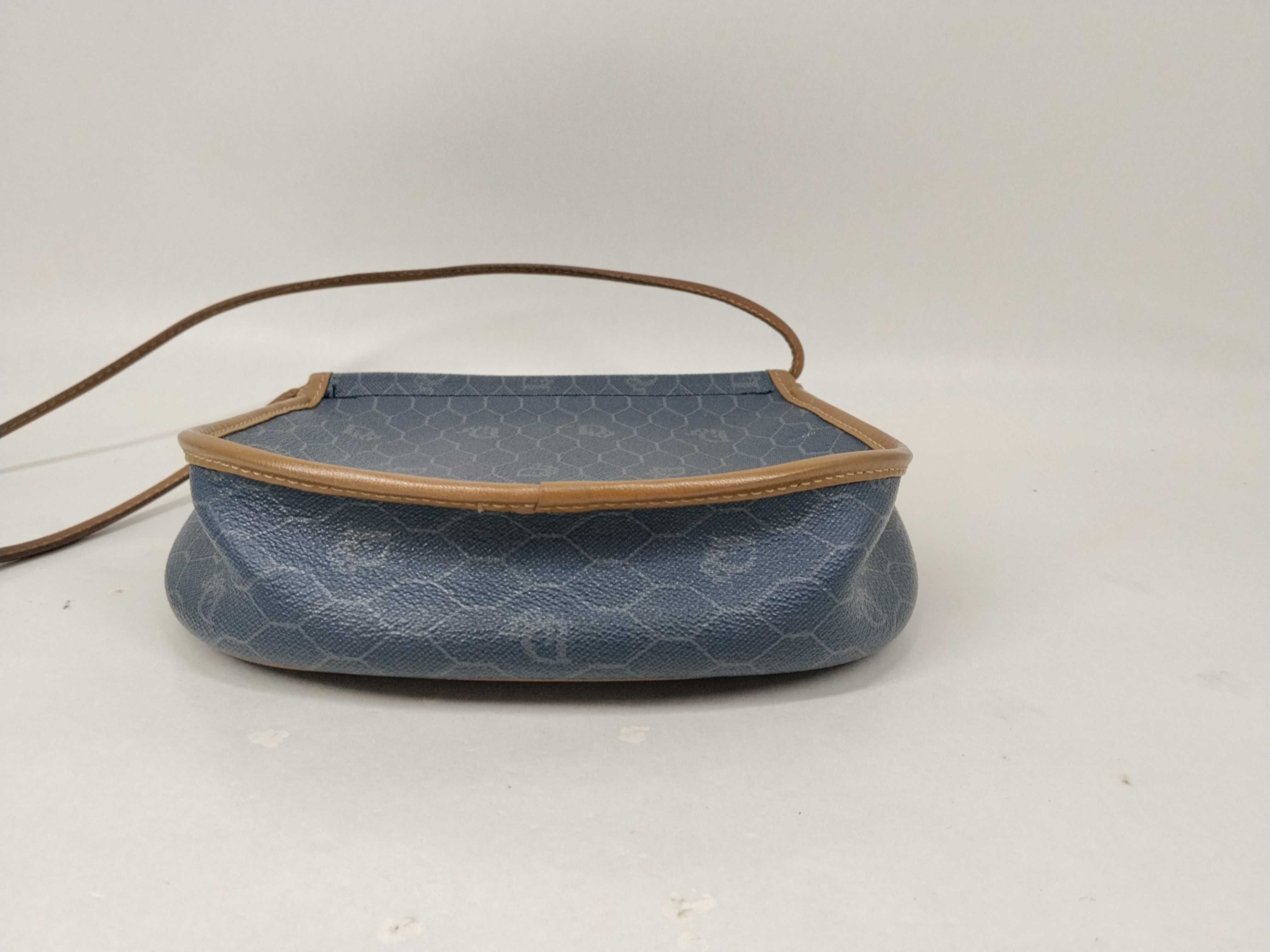Honeycomb Pattern Shoulder Bag — view 3