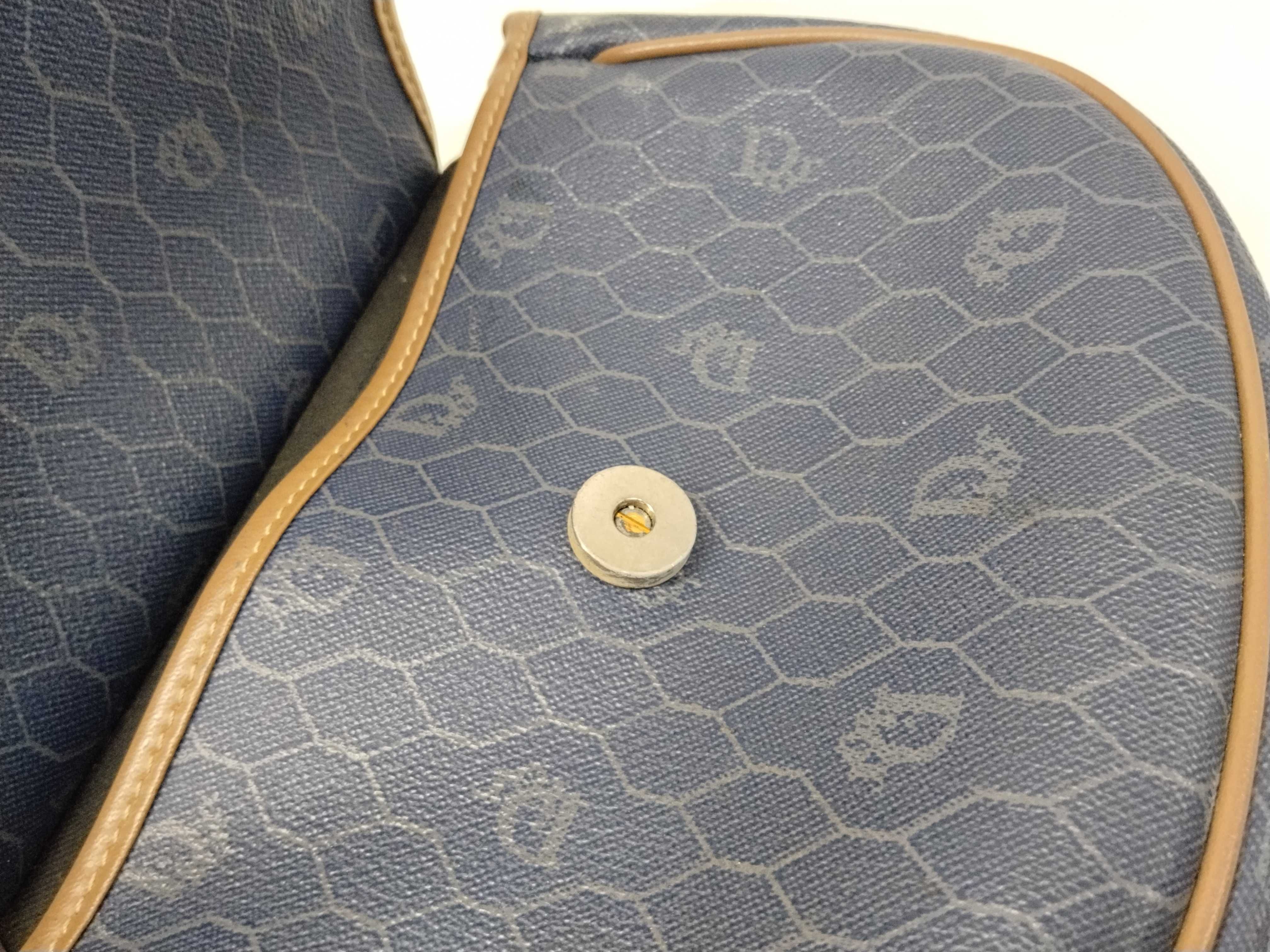 Honeycomb Pattern Shoulder Bag — view 8