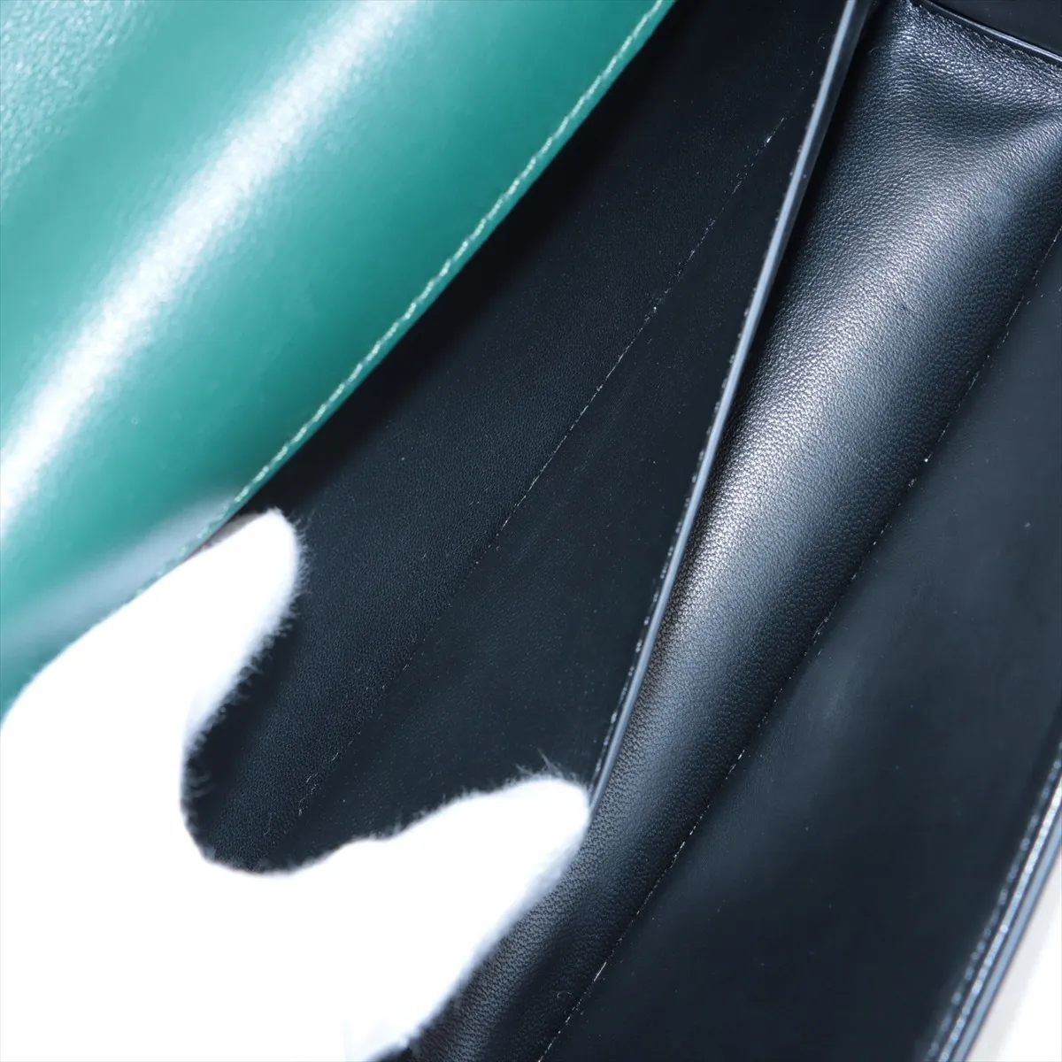 V Loco Leather Body Bag Green — view 7