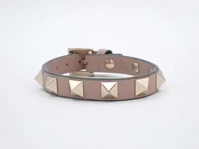 Bracelet: Wrist circumference approximately 17 cm