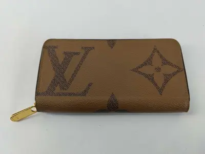 Monogram Louis Vuitton Monogram Giant Reverse Zippy Wallet M69353 LM2200 Wallet