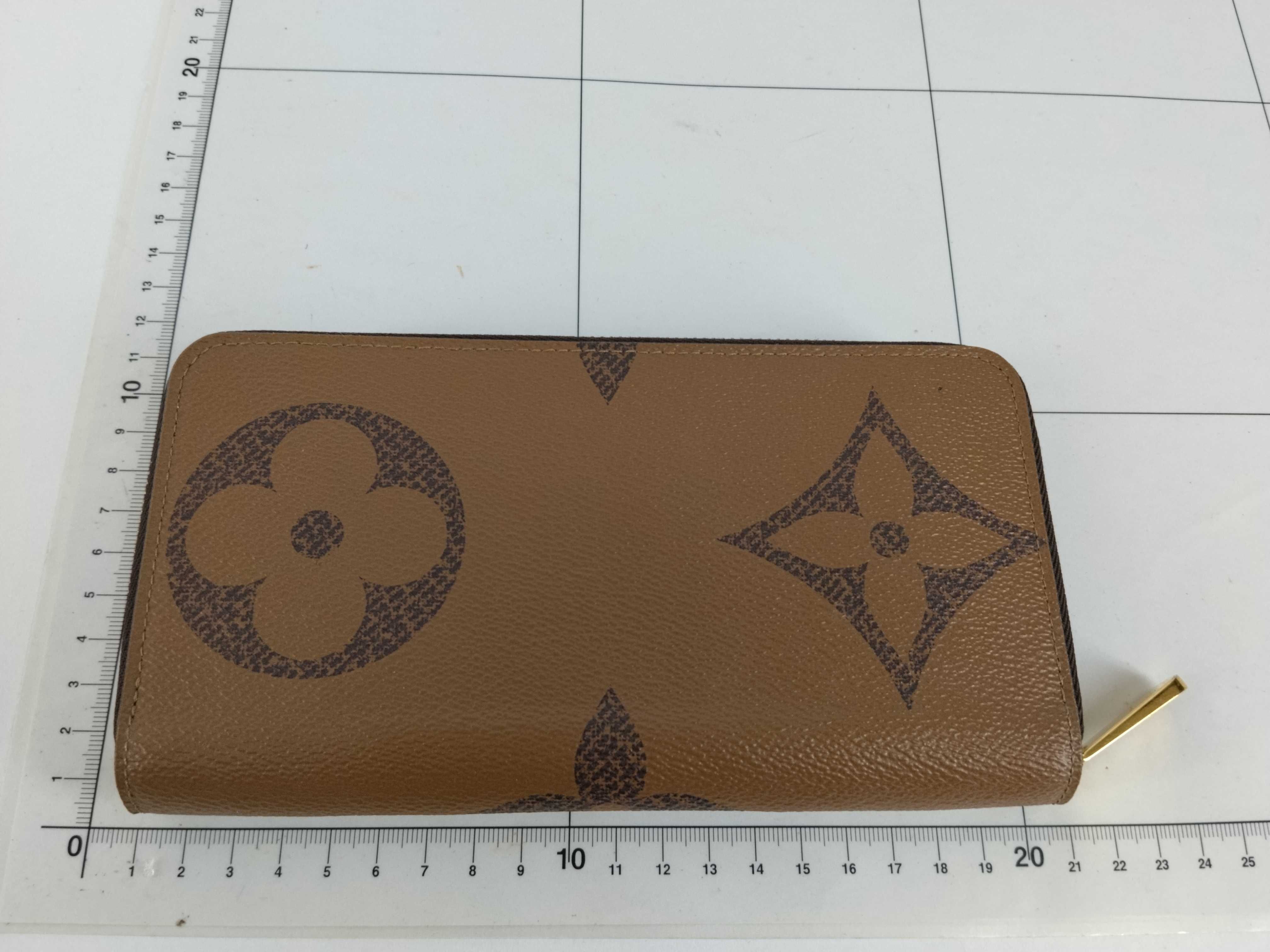 Monogram Louis Vuitton Monogram Giant Reverse Zippy Wallet M69353 LM2200 Wallet — view 2
