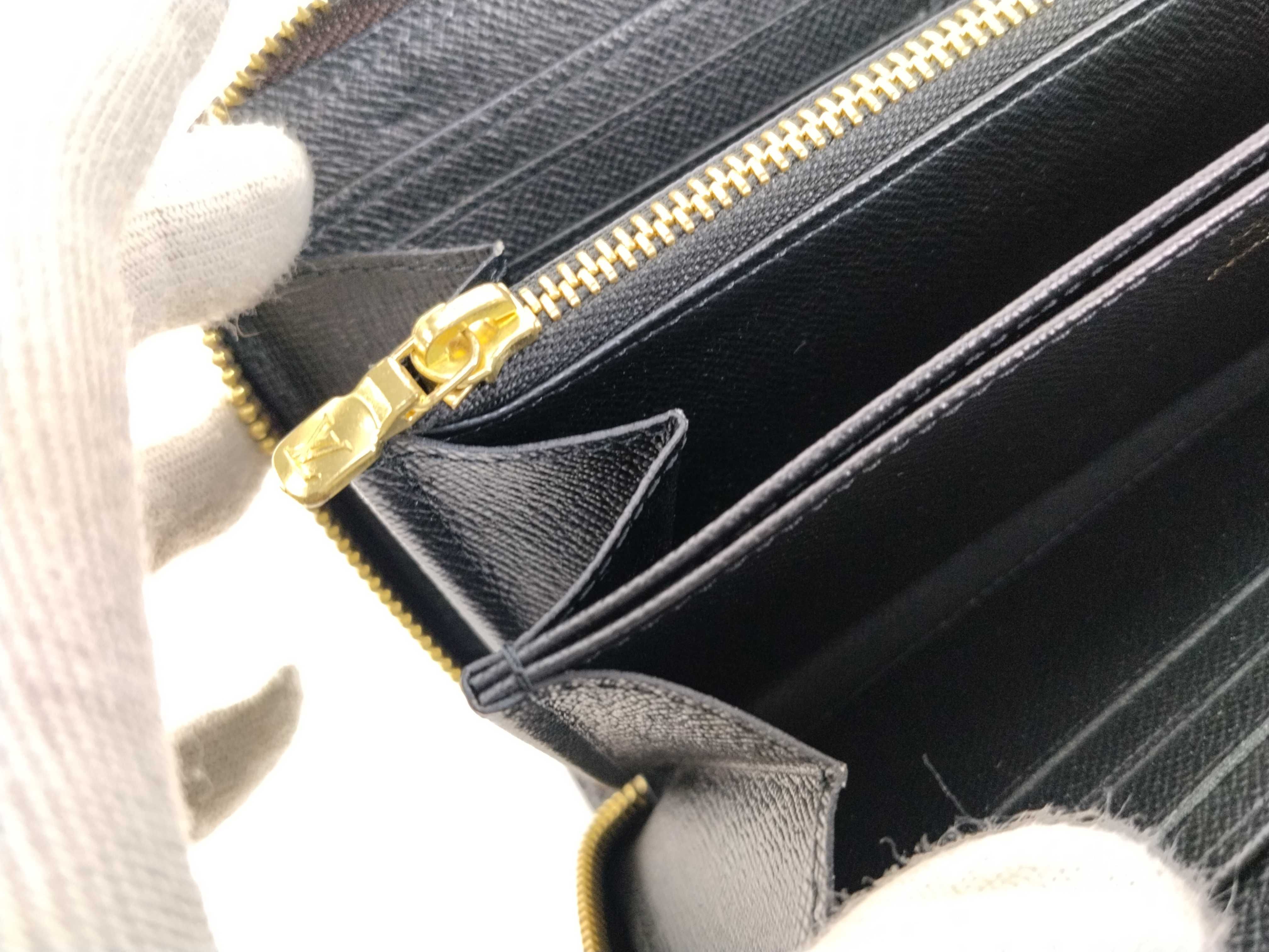 Monogram Louis Vuitton Monogram Giant Reverse Zippy Wallet M69353 LM2200 Wallet — view 11
