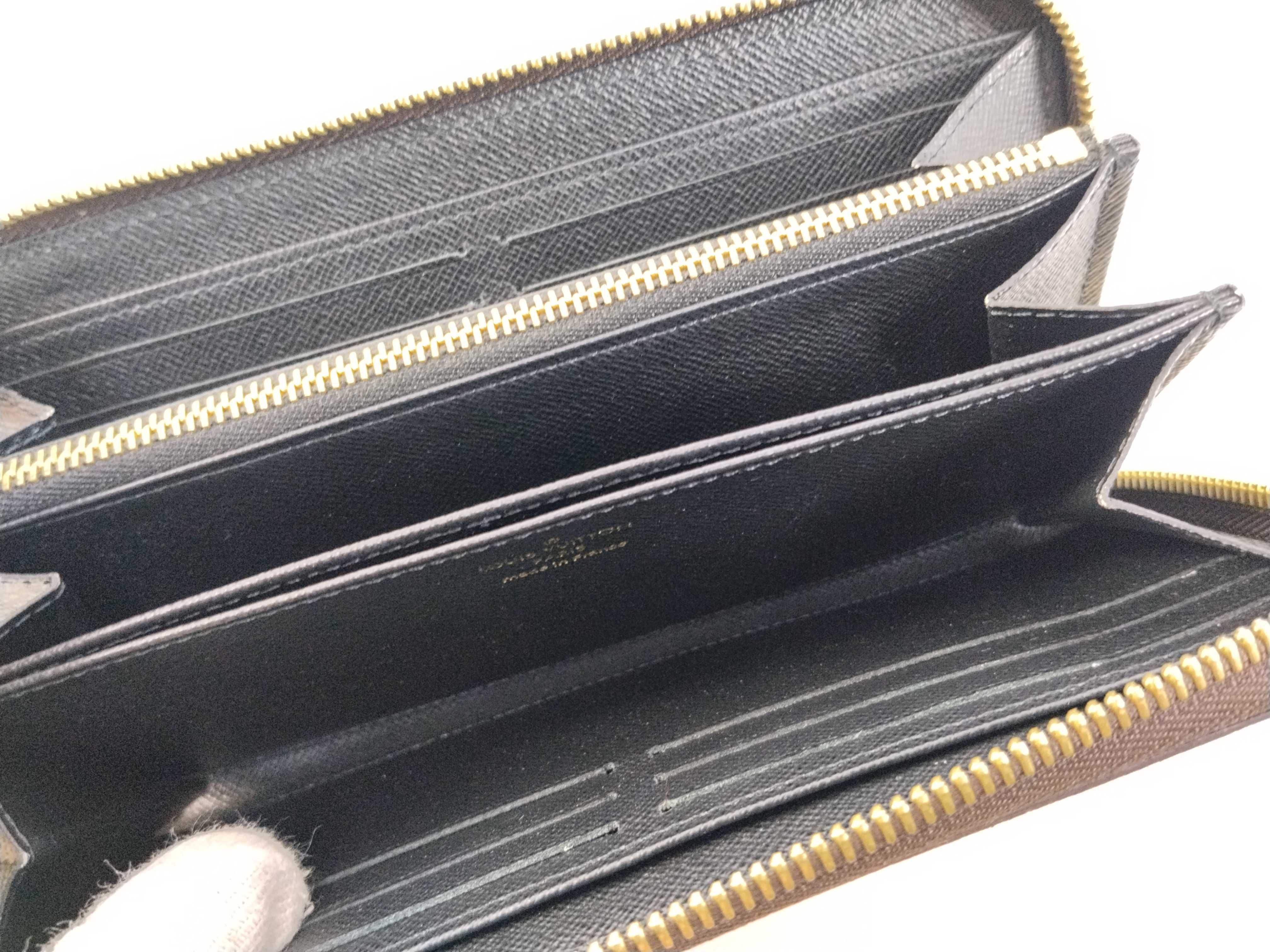 Monogram Louis Vuitton Monogram Giant Reverse Zippy Wallet M69353 LM2200 Wallet — view 13