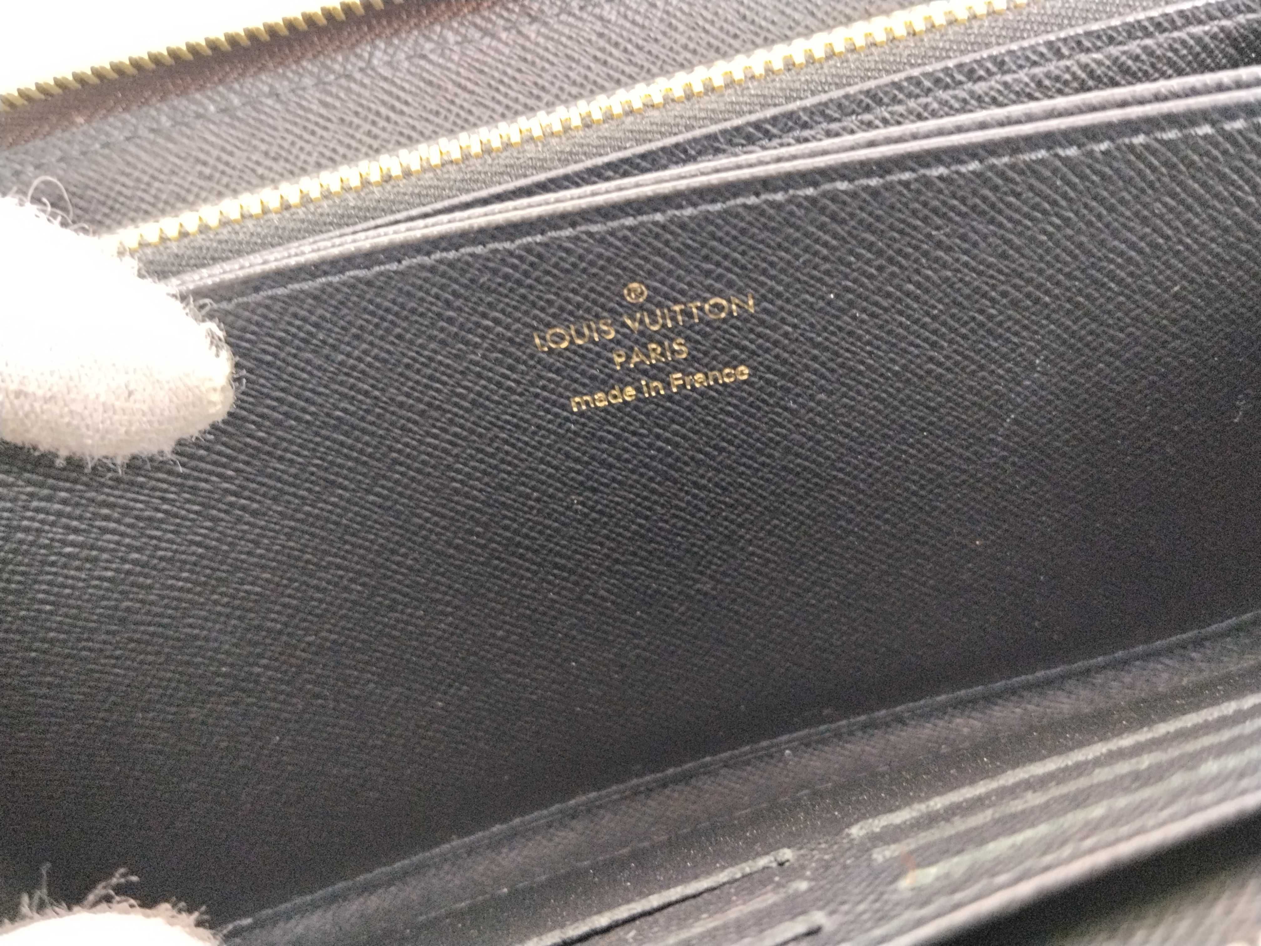 Monogram Louis Vuitton Monogram Giant Reverse Zippy Wallet M69353 LM2200 Wallet — view 14