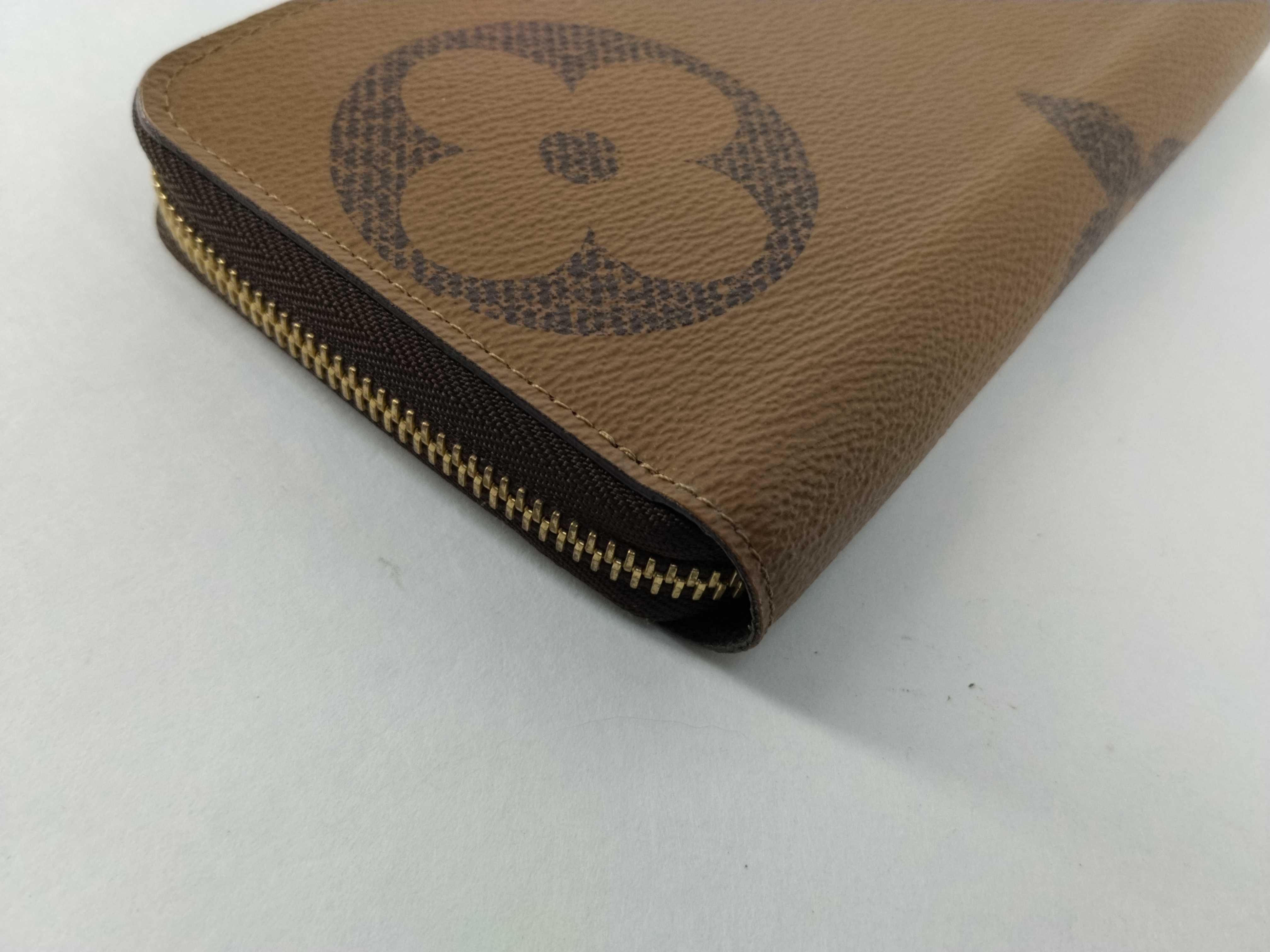 Monogram Louis Vuitton Monogram Giant Reverse Zippy Wallet M69353 LM2200 Wallet — view 3