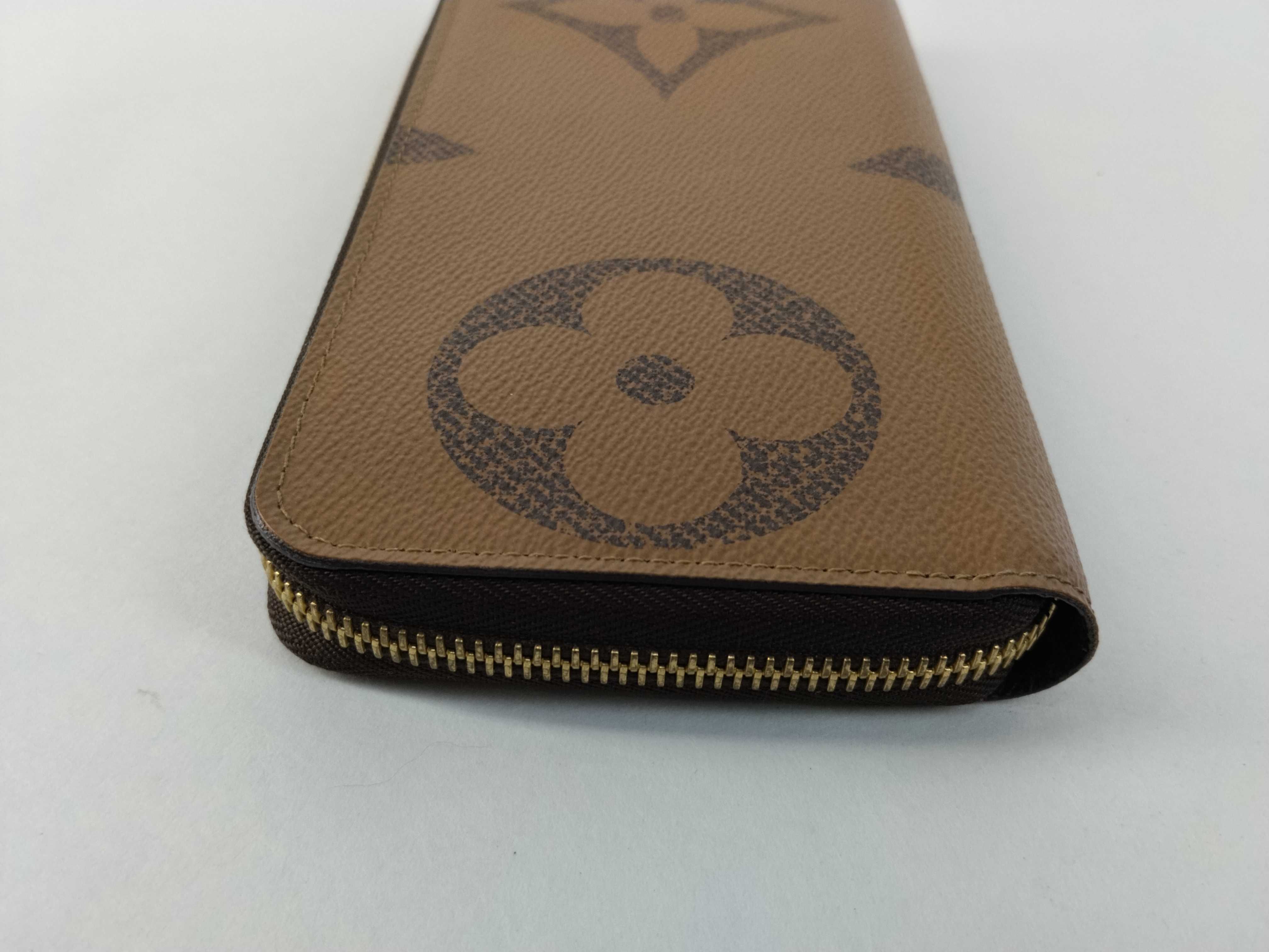 Monogram Louis Vuitton Monogram Giant Reverse Zippy Wallet M69353 LM2200 Wallet — view 4