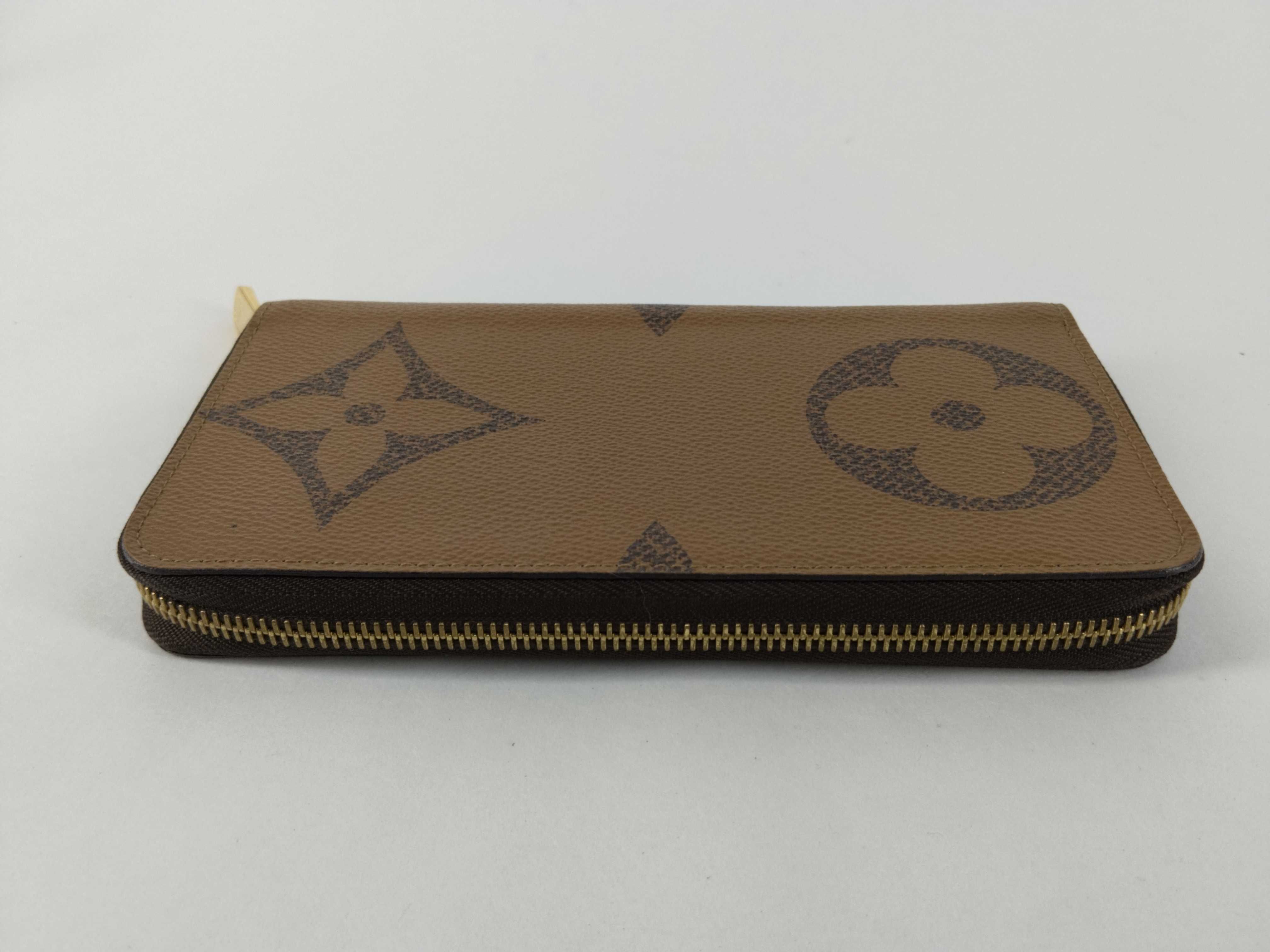 Monogram Louis Vuitton Monogram Giant Reverse Zippy Wallet M69353 LM2200 Wallet — view 5